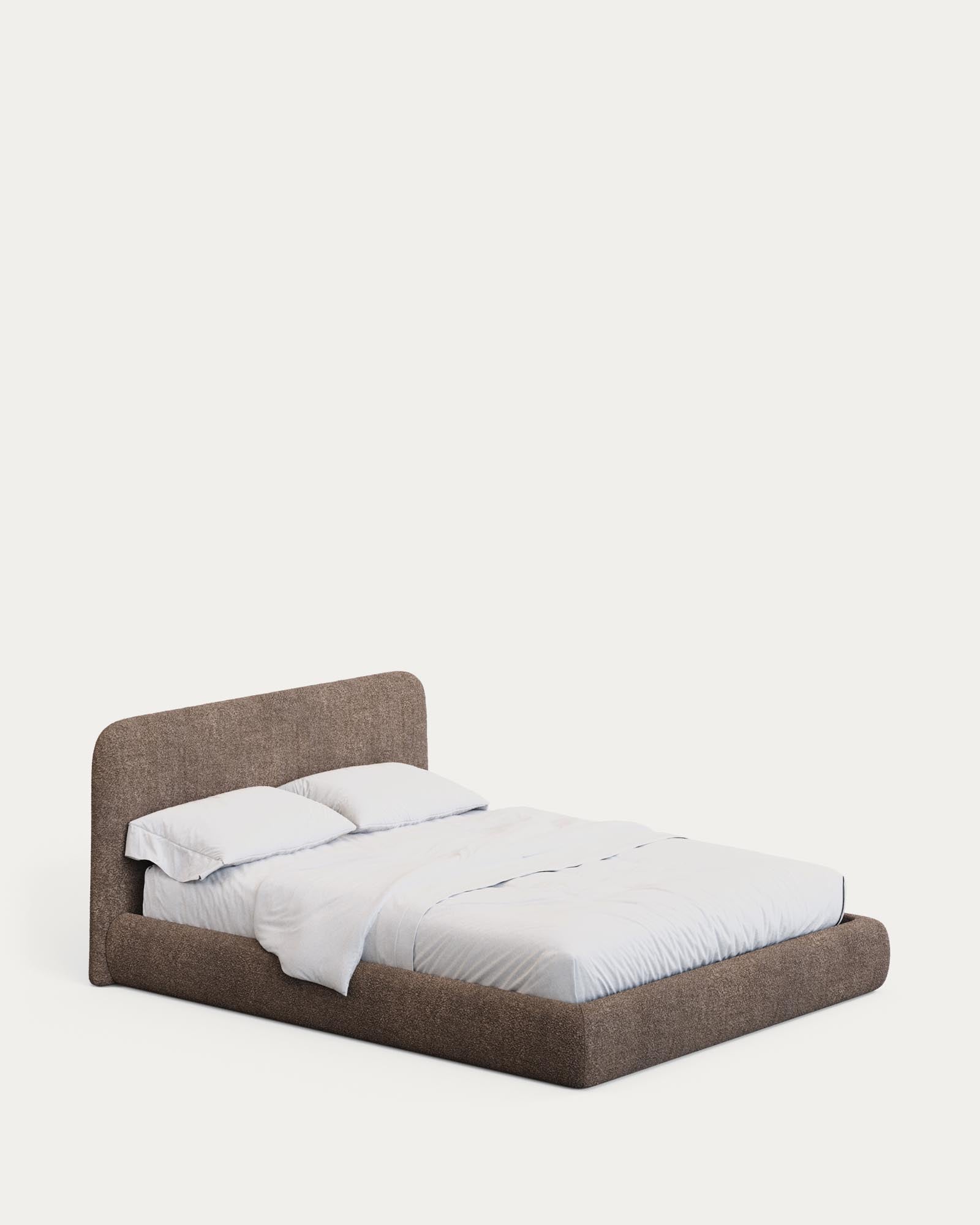 Elegantes Bett Martina mit abnehmbarem Bezug aus braunem Lammfellimitat, ideal für Matratzengröße 180 x 200 cm, nachhaltig und zeitgemäß.