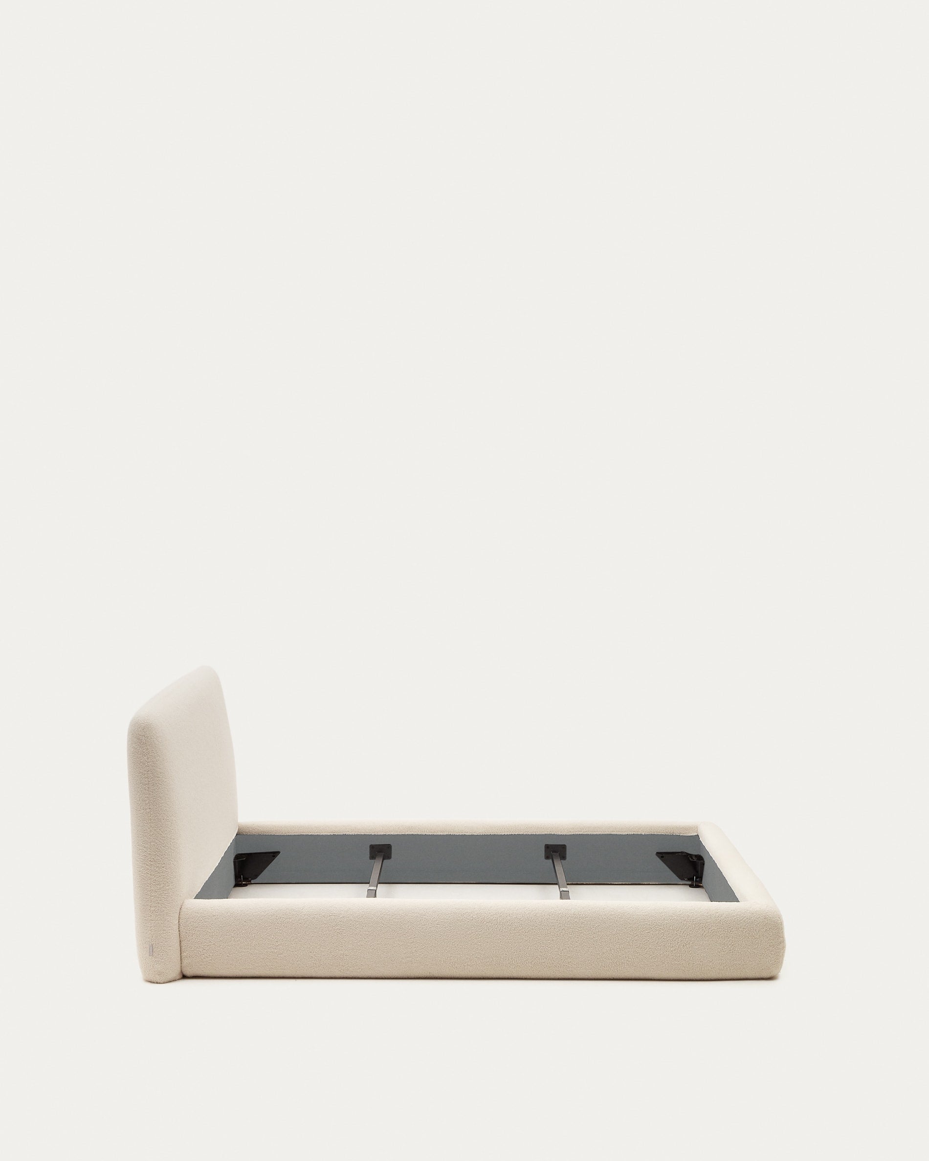 Bouclé-Bezug in Ecru für das Martina Bett, geeignet für 160x200 cm Matratzen. Hochwertig, stilvoll und von Kave Home.