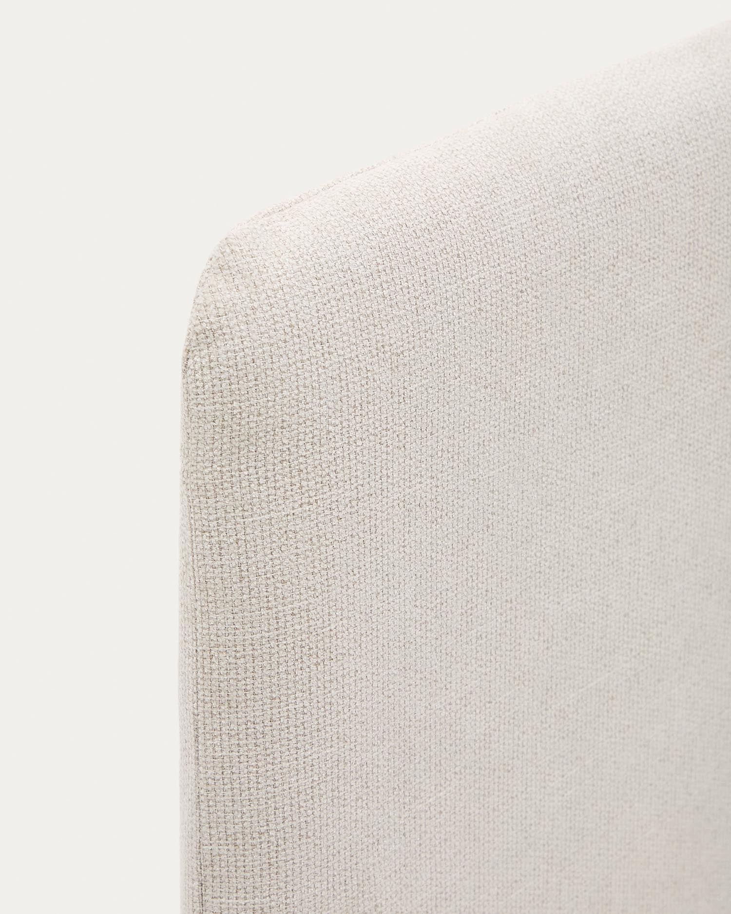 Verleihen Sie Ihrem 90 x 200 cm Bett mit dem abziehbaren Kopfteil Valma aus perlfarbener Chenille einen eleganten Touch. Pflegeleicht und zeitlos.