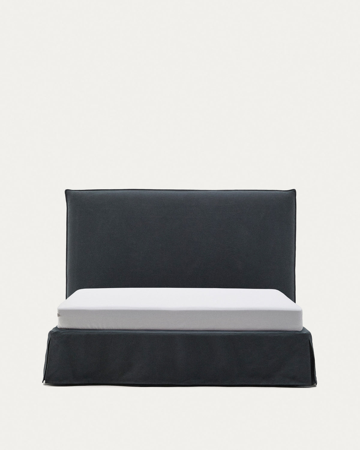 Bett mit abnehmbarem Bezug Jaira aus Leinen und Baumwolle anthrazitgrau für eine Matratze von 150 x 190 cm FSC Mix Credit in Anthrazit präsentiert im Onlineshop von KAQTU Design AG. Bett ist von Kave Home