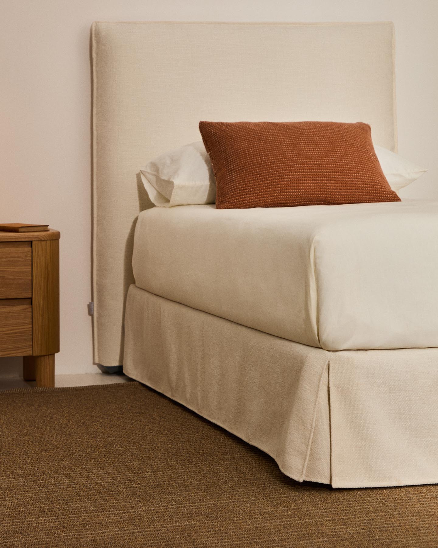 Abziehbarer Bettrahmen Jaira in weißer Chenille für Matratzengröße 90 x 200 cm in präsentiert im Onlineshop von KAQTU Design AG. Bett ist von Kave Home