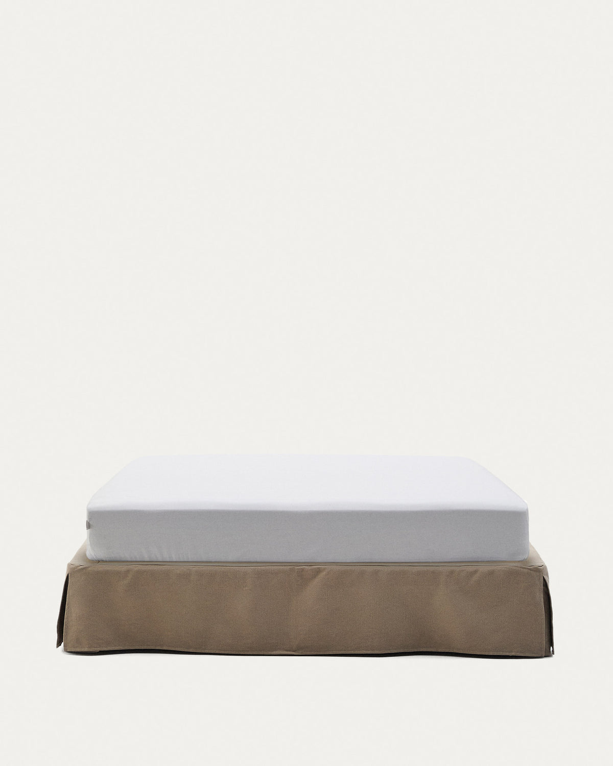 Bettgestell mit abnehmbarem Bezug Jaira aus Leinen und Baumwolle taupe für eine Matratze von 160 x 200 cm in Taupe präsentiert im Onlineshop von KAQTU Design AG. Bett ist von Kave Home