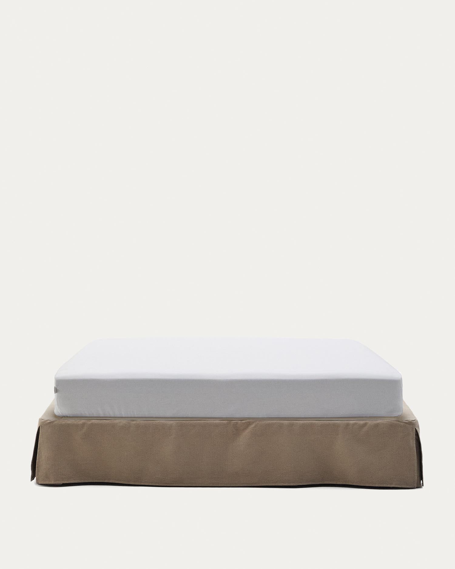 Bettgestell mit abnehmbarem Bezug Jaira aus Leinen und Baumwolle taupe für eine Matratze von 180 x 200 cm   in Taupe präsentiert im Onlineshop von KAQTU Design AG. Bett ist von Kave Home
