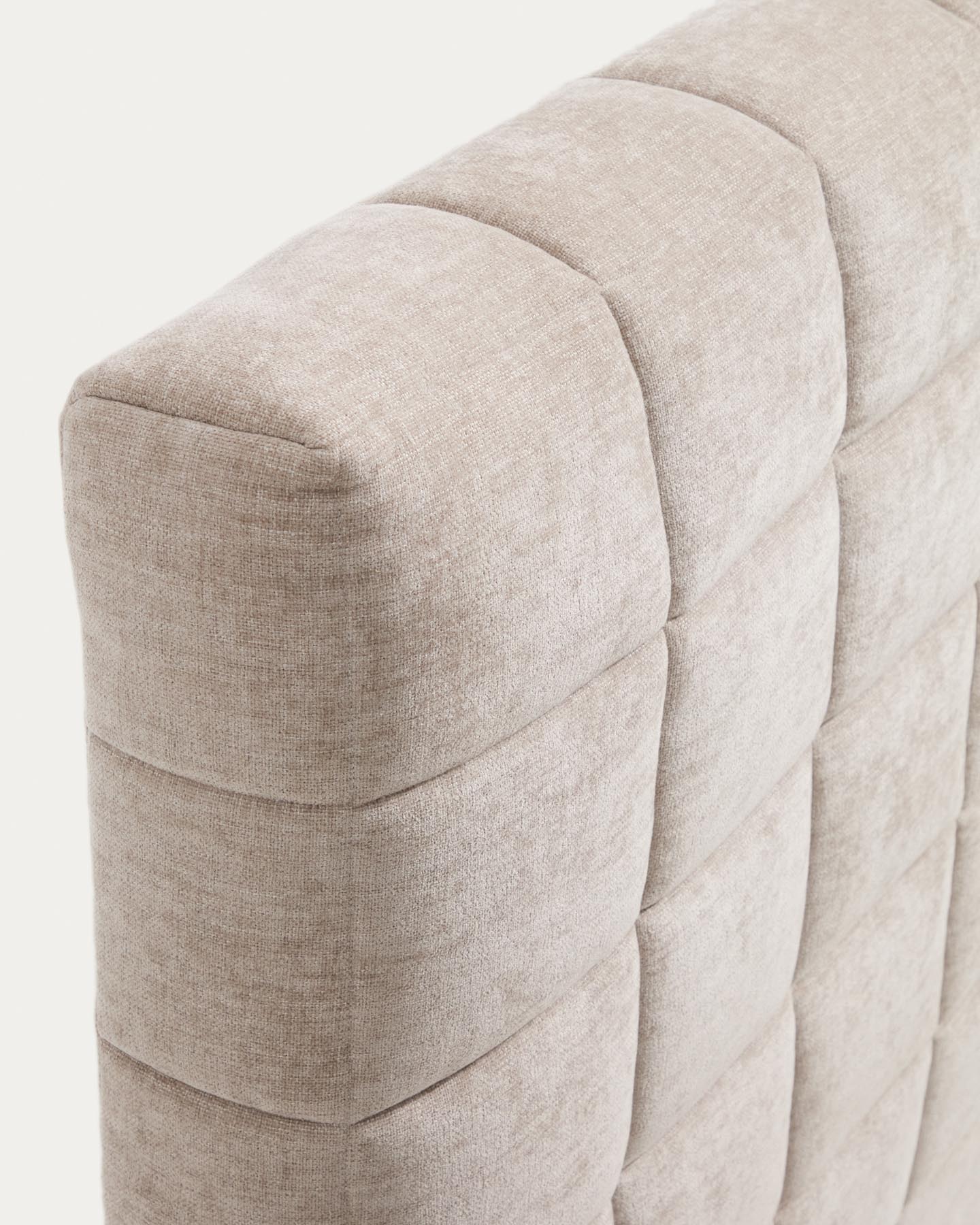 Abziehbares Bett Luiana aus beigefarbener Chenille für Matratzengrösse 160 x 200 cm in Beige präsentiert im Onlineshop von KAQTU Design AG. Bett ist von Kave Home