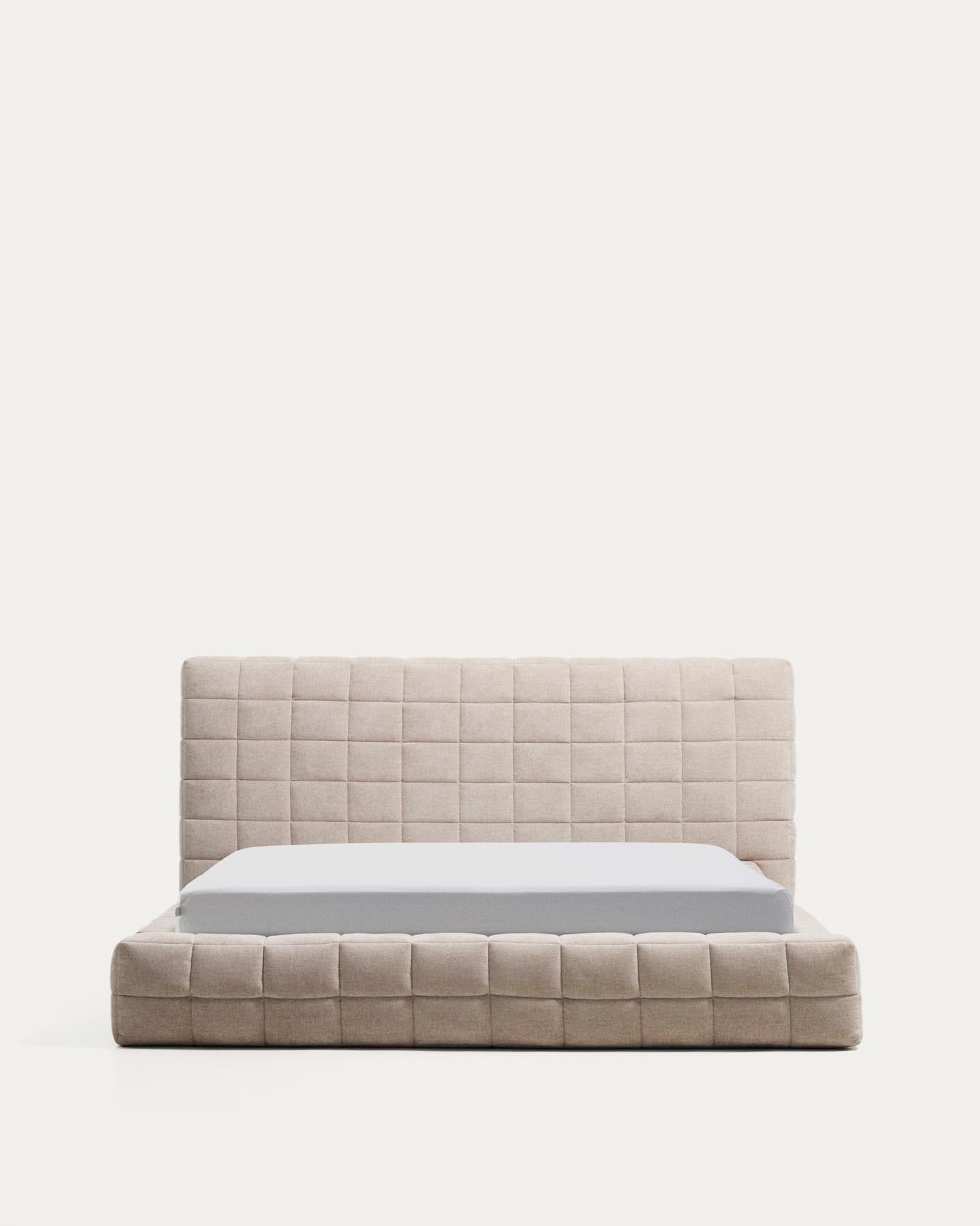 Abziehbares Bett Luiana aus beigefarbener Chenille für Matratzengrösse 180 x 200 cm in Beige präsentiert im Onlineshop von KAQTU Design AG. Bett ist von Kave Home