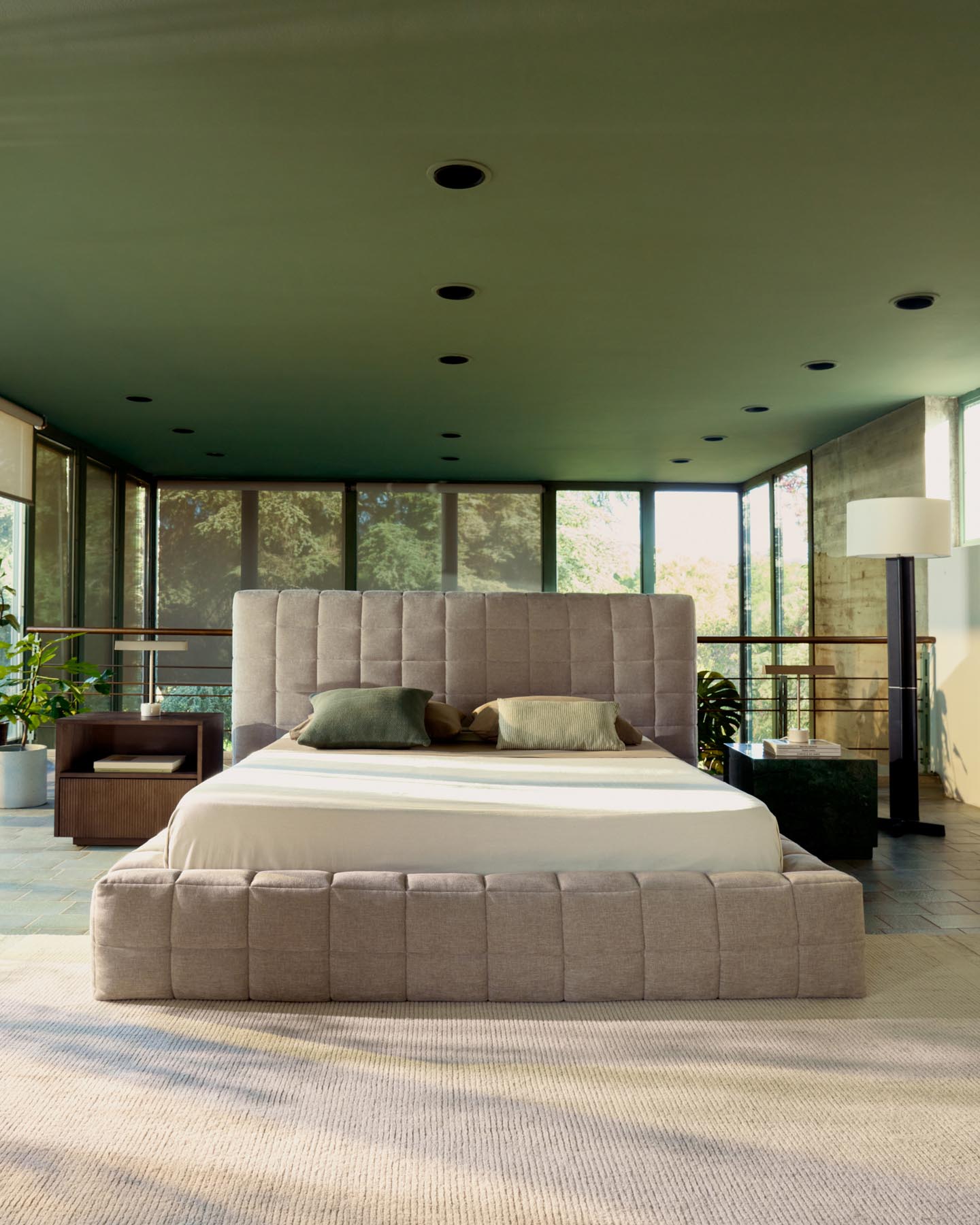 Abziehbares Bett Luiana aus beigefarbener Chenille für Matratzengrösse 180 x 200 cm in Beige präsentiert im Onlineshop von KAQTU Design AG. Bett ist von Kave Home