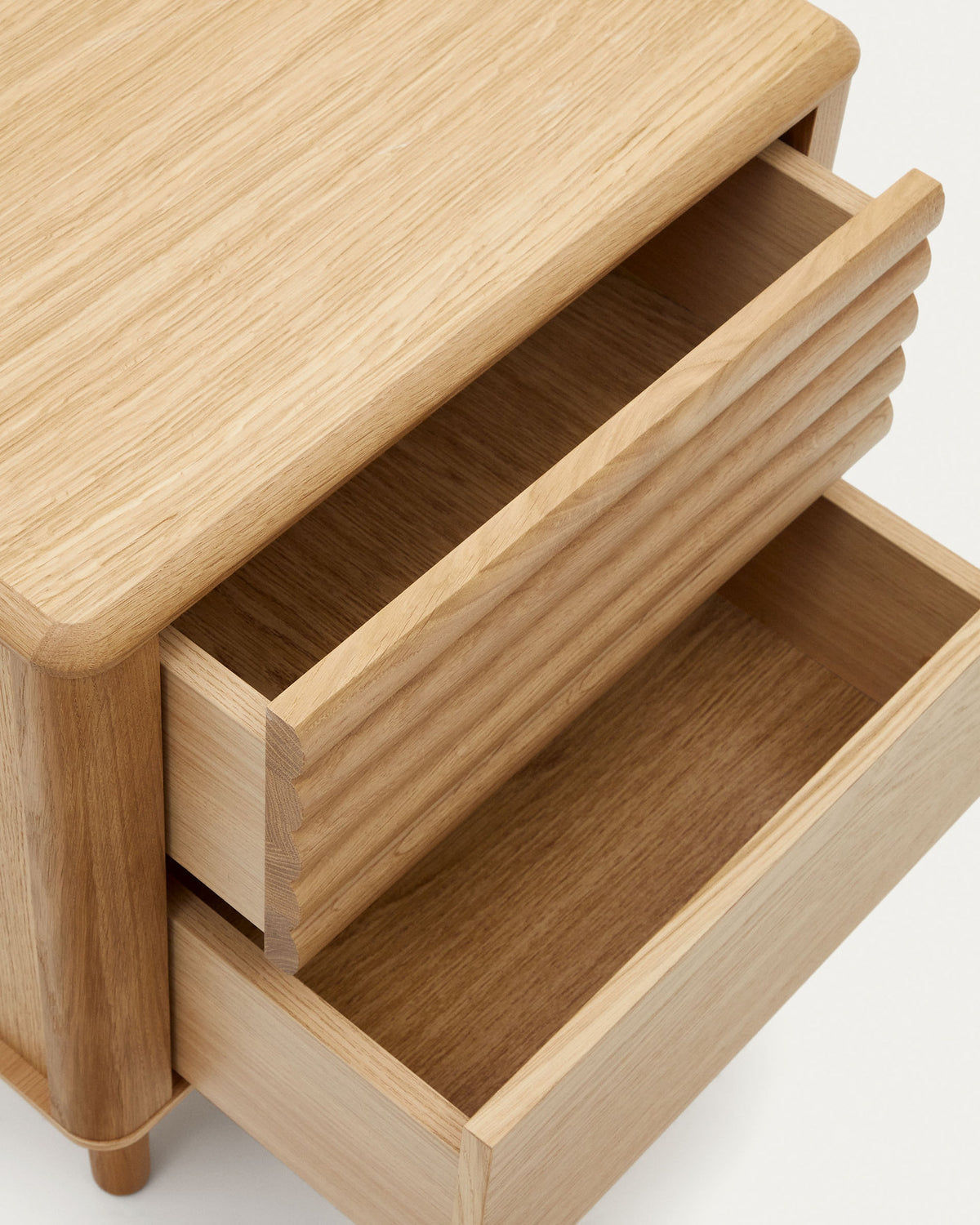 Lenon Nachttisch 2 Schubladen aus Holz und Eichenfurnier 50 x 55 cm FSC MIX Credit in Natur präsentiert im Onlineshop von KAQTU Design AG. Nachttisch ist von Kave Home