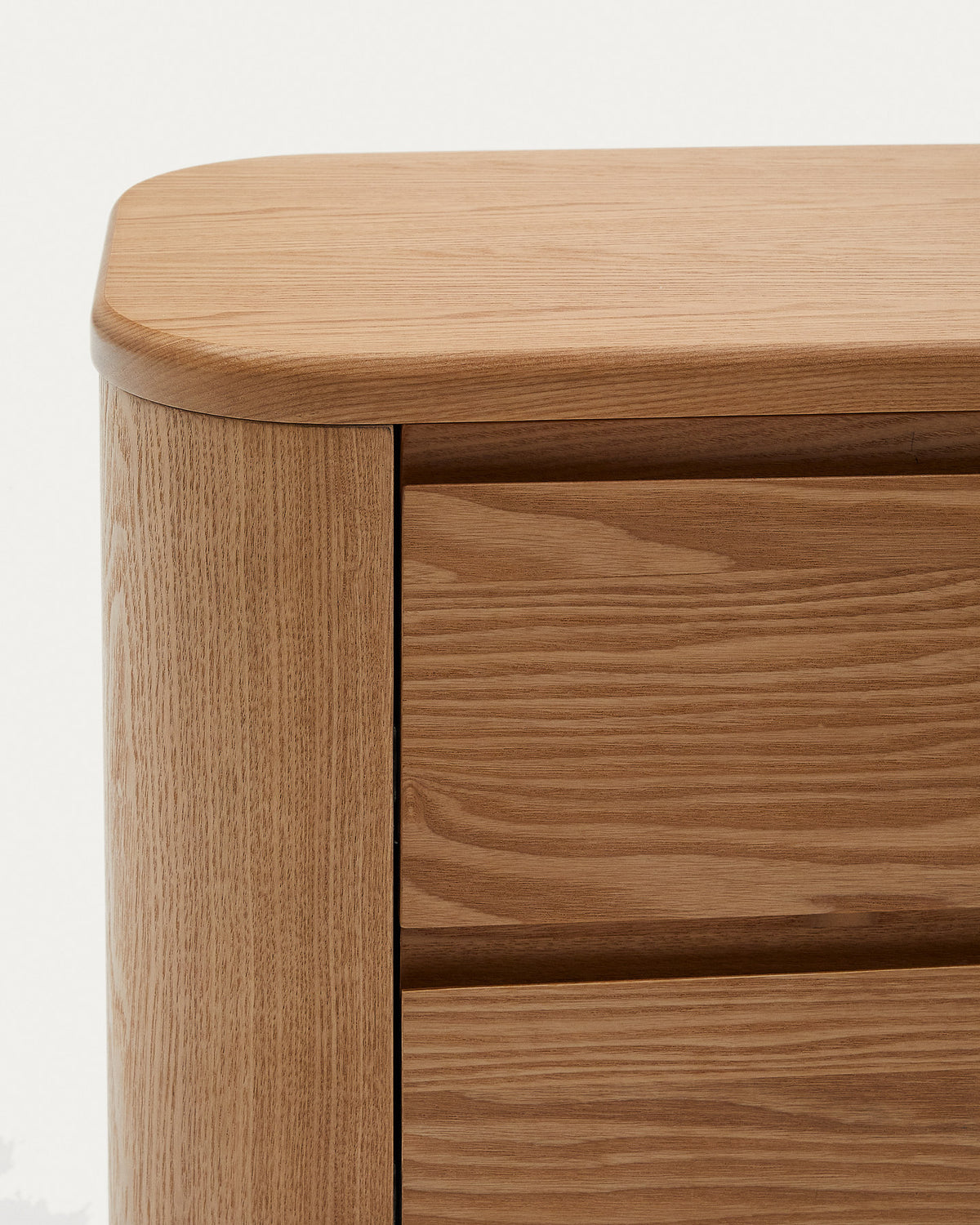 Salaya Nachttisch aus Eschenfurnier FSC Mix Credit 55 x 50 cm in Natur präsentiert im Onlineshop von KAQTU Design AG. Nachttisch ist von Kave Home