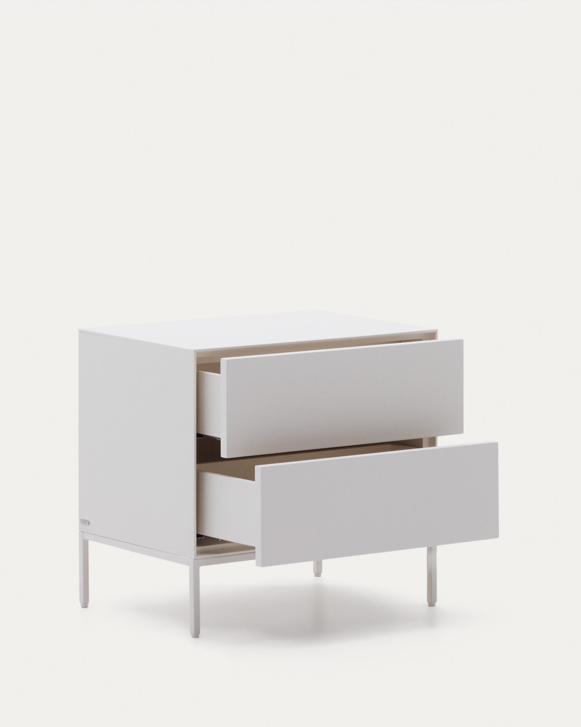 Moderner Vedrana Nachttisch mit 2 Schubladen, MDF weiss lackiert, 60x55 cm, stilvoll und praktisch, von Kave Home.