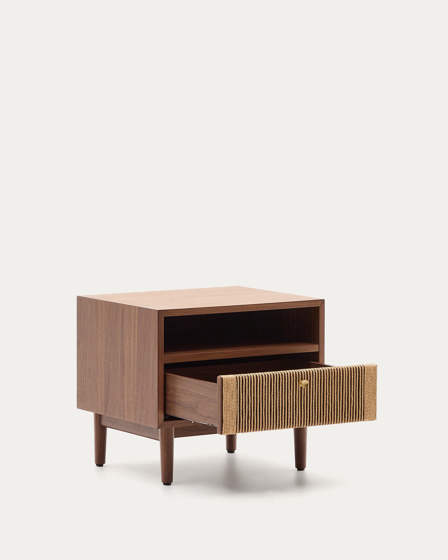 Nachttisch Elan aus Walnussholz und Furnier, mit Seilgriff, 51x45 cm, FSC-zertifiziert, stilvolles Design von Kave Home.