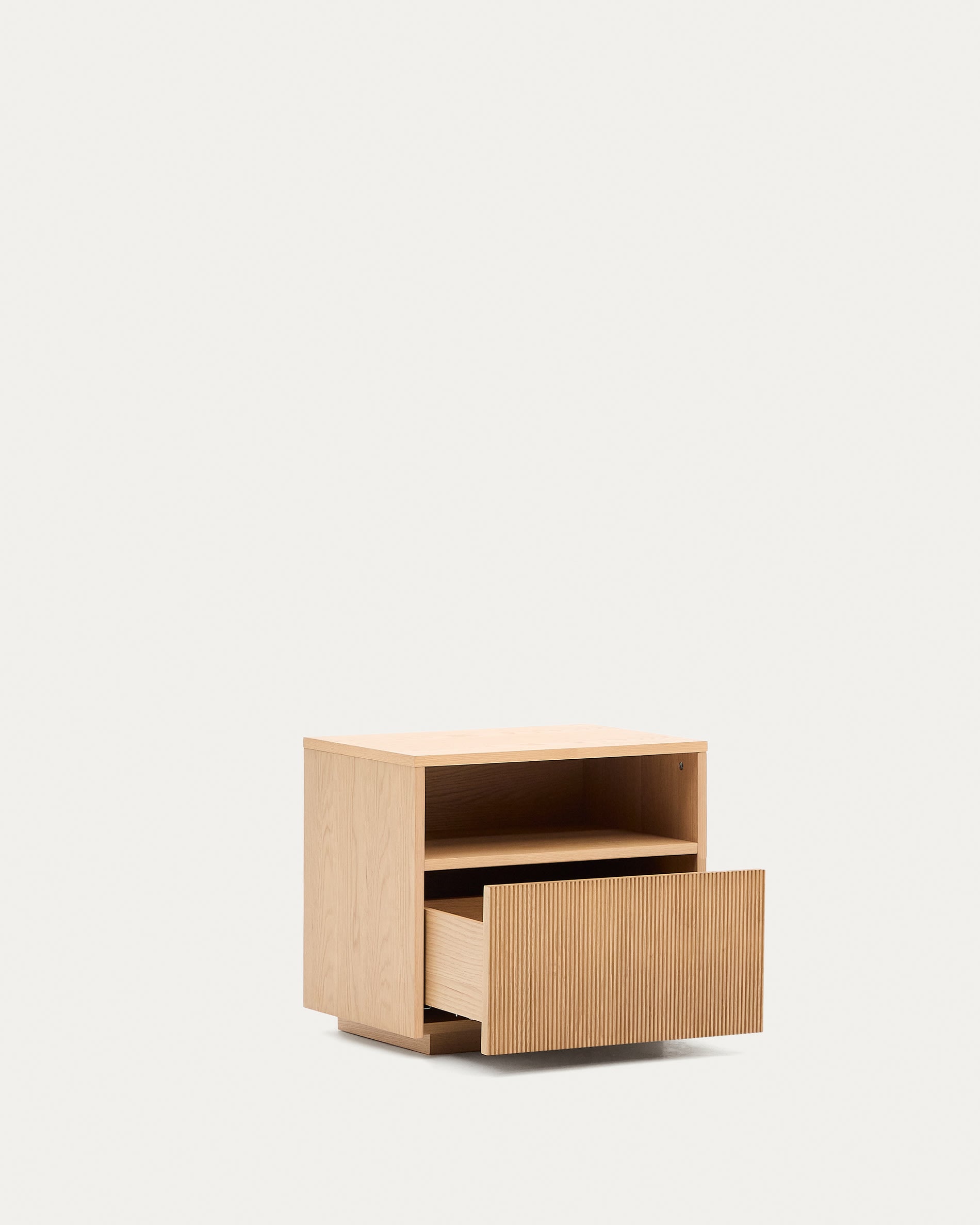 Moderner Nachttisch aus Eichenfurnier, 60x52 cm, mit Schublade, FSC-zertifiziert, von Kave Home, stilvoll und nachhaltig.