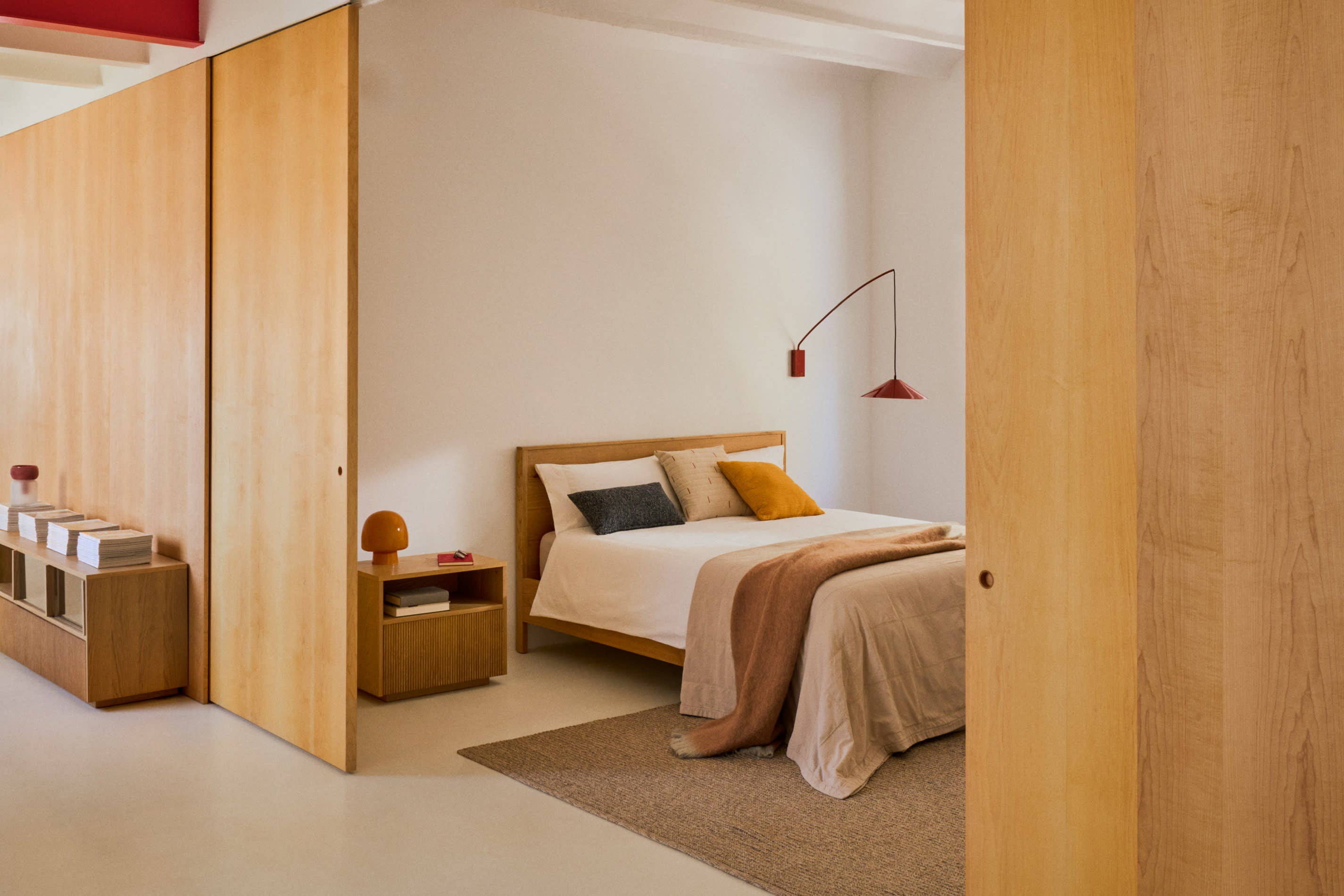 Moderner Nachttisch aus Eichenfurnier mit einer Schublade, FSC-zertifiziert, 60x52 cm, stilvoll und nachhaltig von Kave Home.