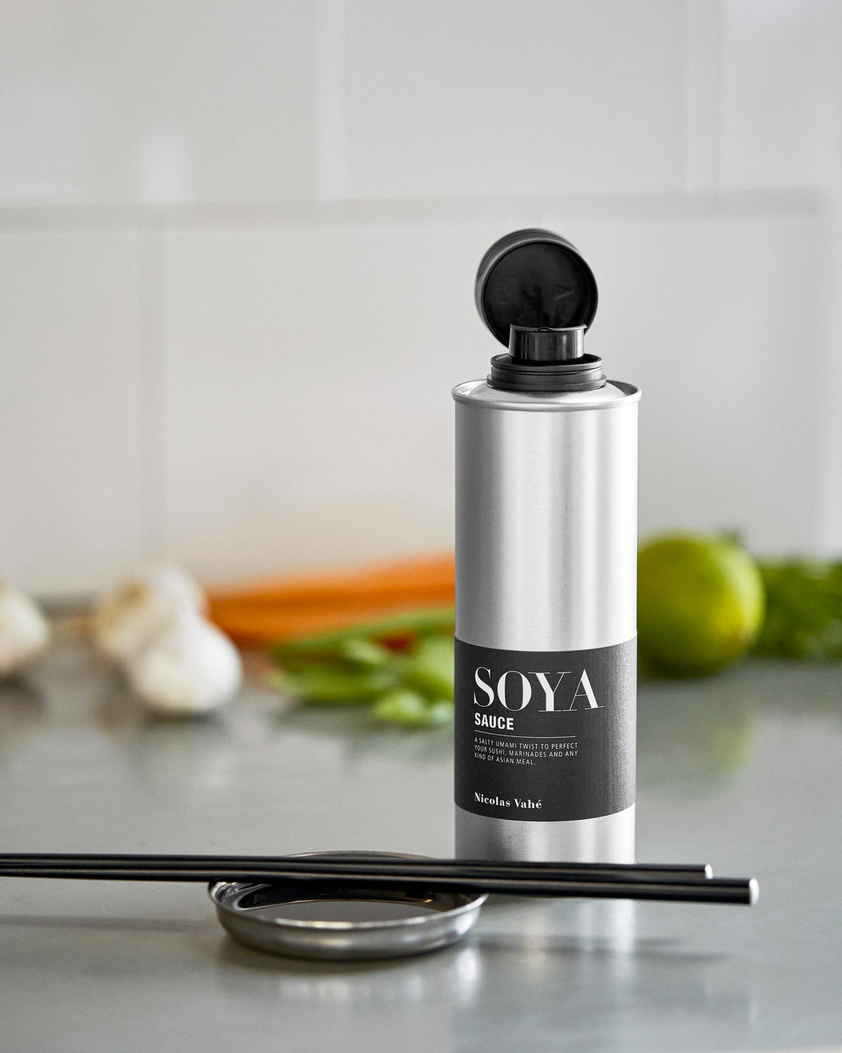 Soyasauce in präsentiert im Onlineshop von KAQTU Design AG. Lebensmittel ist von Nicolas Vahé