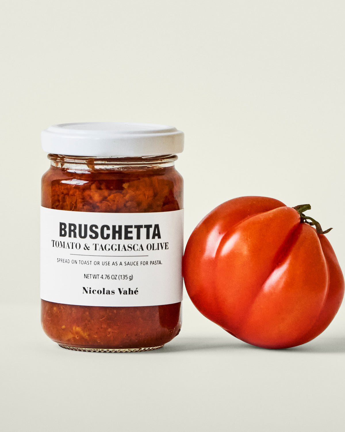 Bruschetta, Tomato & Taggiasca Olive in präsentiert im Onlineshop von KAQTU Design AG. Lebensmittel ist von Nicolas Vahé