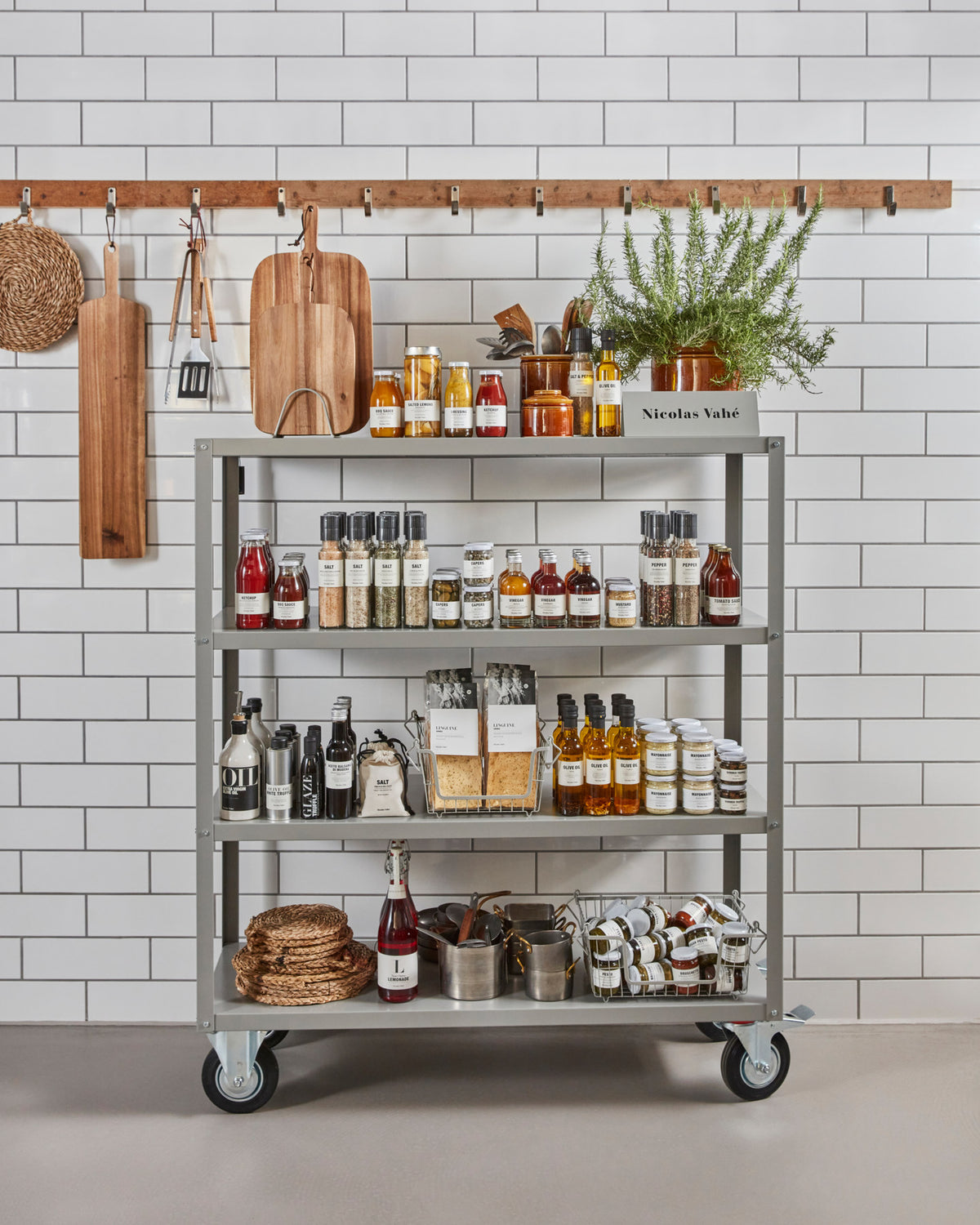 Regal mit 4 Rollen, NVTrolley, Grau in Grau präsentiert im Onlineshop von KAQTU Design AG. Servierwagen ist von Nicolas Vahé