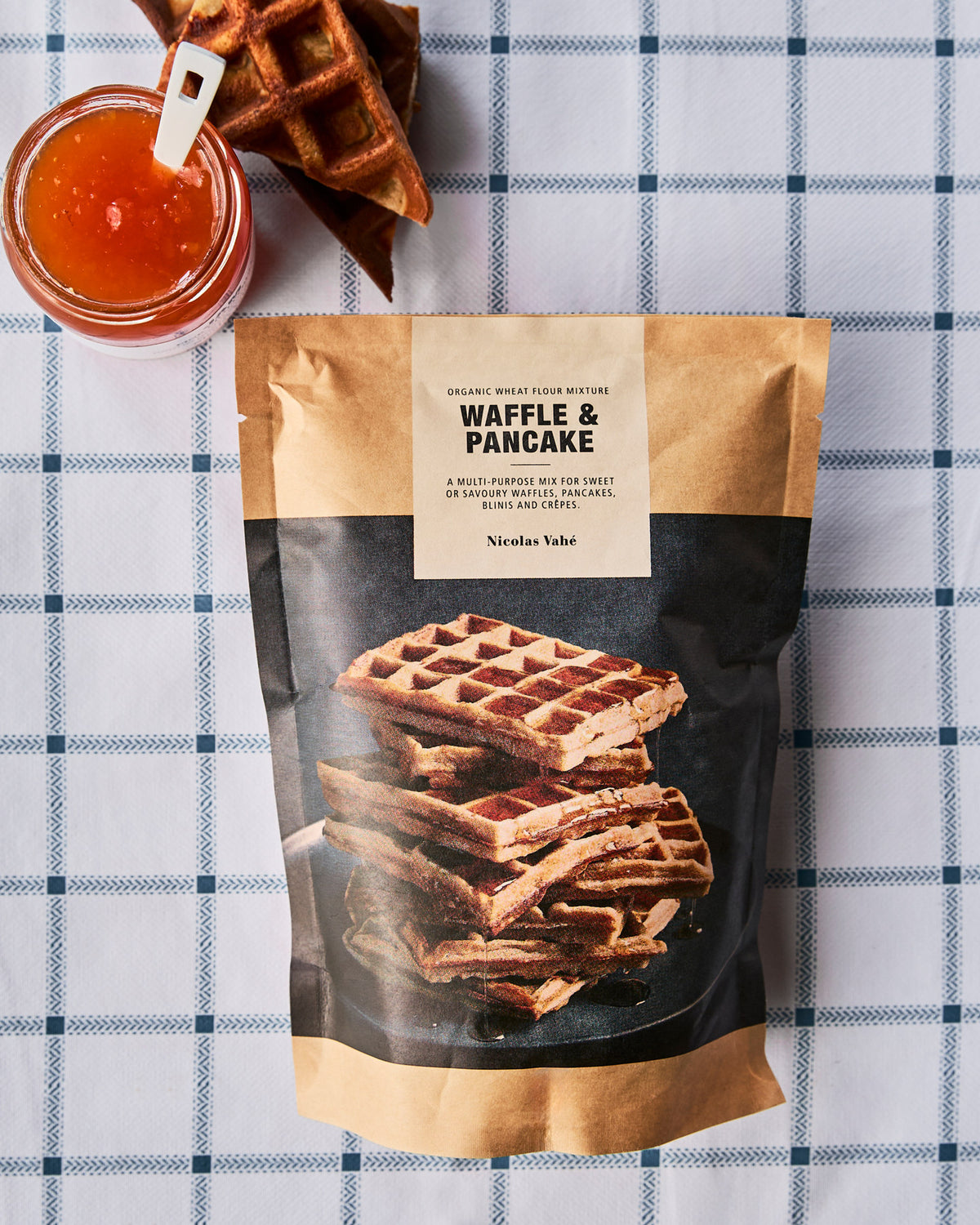Organic waffle und pancake mix in Natur präsentiert im Onlineshop von KAQTU Design AG. Lebensmittel ist von Nicolas Vahé