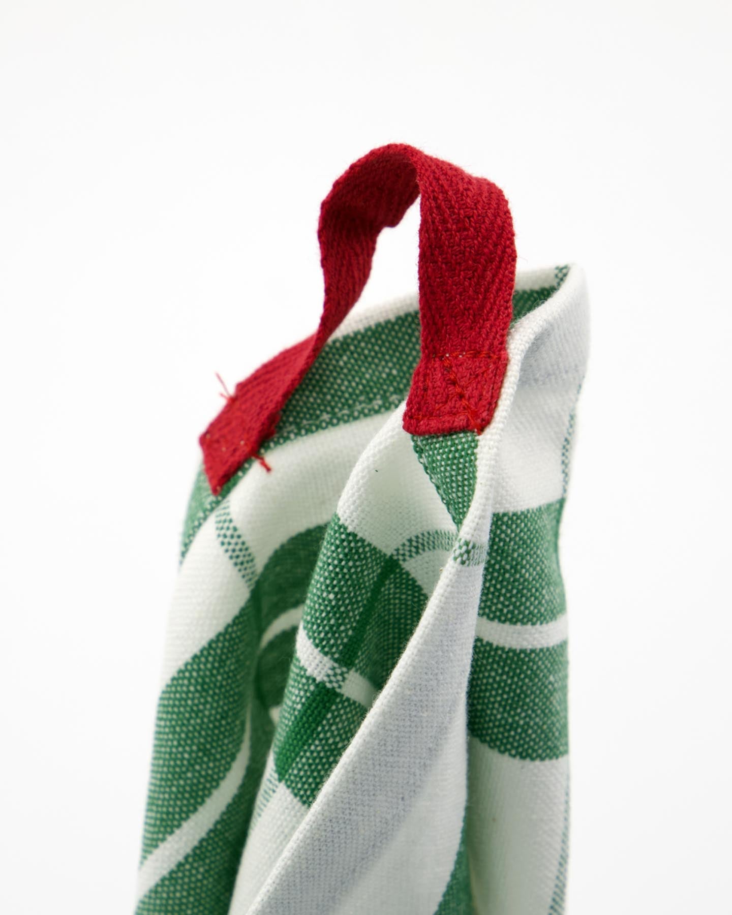 Verleihen Sie Ihrer Küche mit den stilvollen Geschirrhandtüchern NVChef von Nicolas Vahé in Grün und Weiß einen modernen Akzent – praktisch und langlebig!