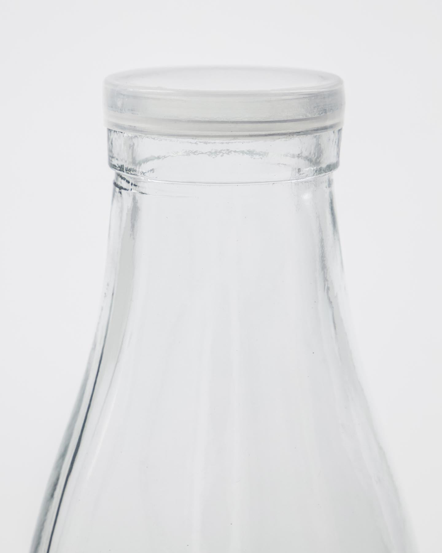 Erleben Sie die eleganten NVWater Flaschen von Nicolas Vahé – ideal für stilvolles Servieren und frische Getränke im Alltag.