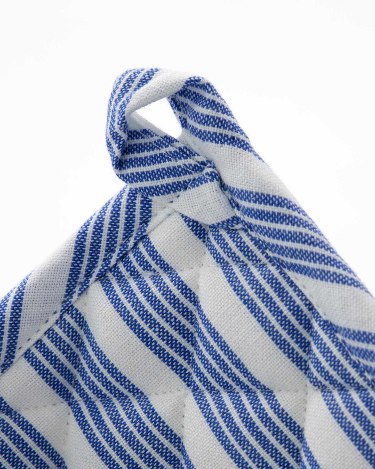 Entdecken Sie die stilvollen Topflappen NVChef Blau von Nicolas Vahé – idealer Schutz und elegantes Design für Ihre Kochabenteuer.