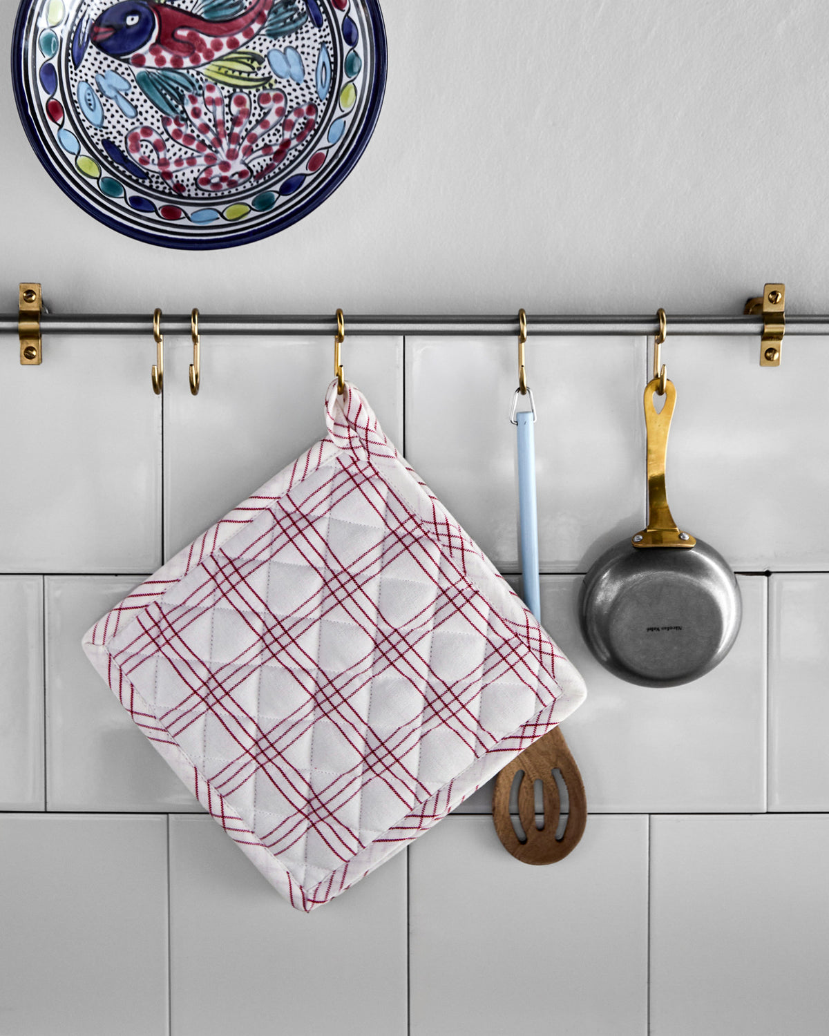 Topflappen, NVChef, Rot in Rot präsentiert im Onlineshop von KAQTU Design AG. Geschirrtuch ist von Nicolas Vahé