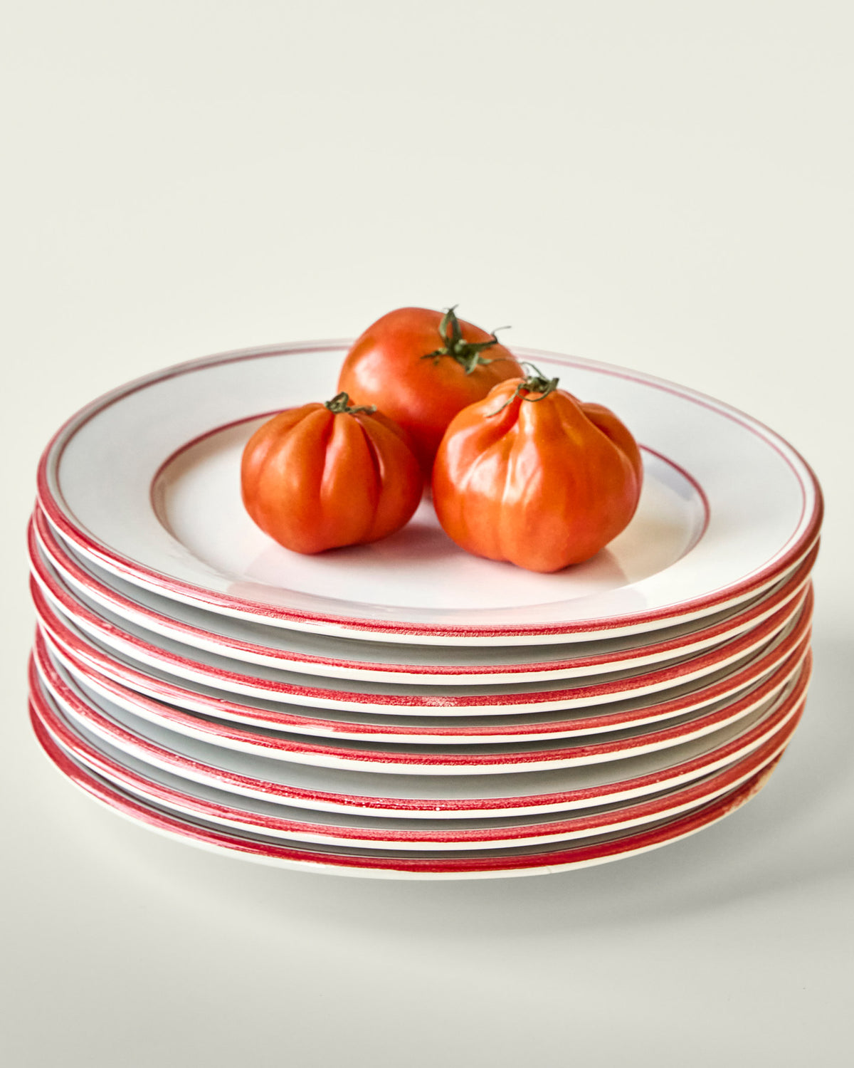 Teller, NVBistro, Rot, Weiß in Red präsentiert im Onlineshop von KAQTU Design AG. Teller ist von Nicolas Vahé