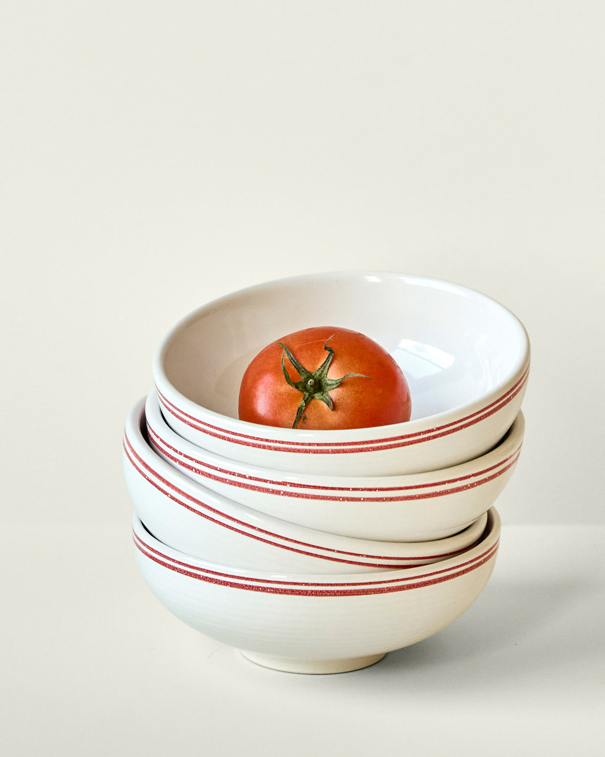 Schüssel, NVBistro, Rot, Weiß in Red präsentiert im Onlineshop von KAQTU Design AG. Schale ist von Nicolas Vahé