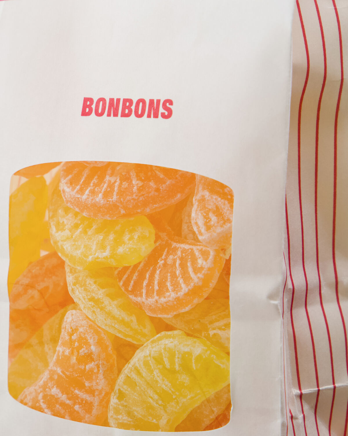 Fruchtige Citrus-Bonbons von Nicolas Vahé, verpackt in einer stilvollen Dose, perfekt für einen erfrischenden Snack zwischendurch.