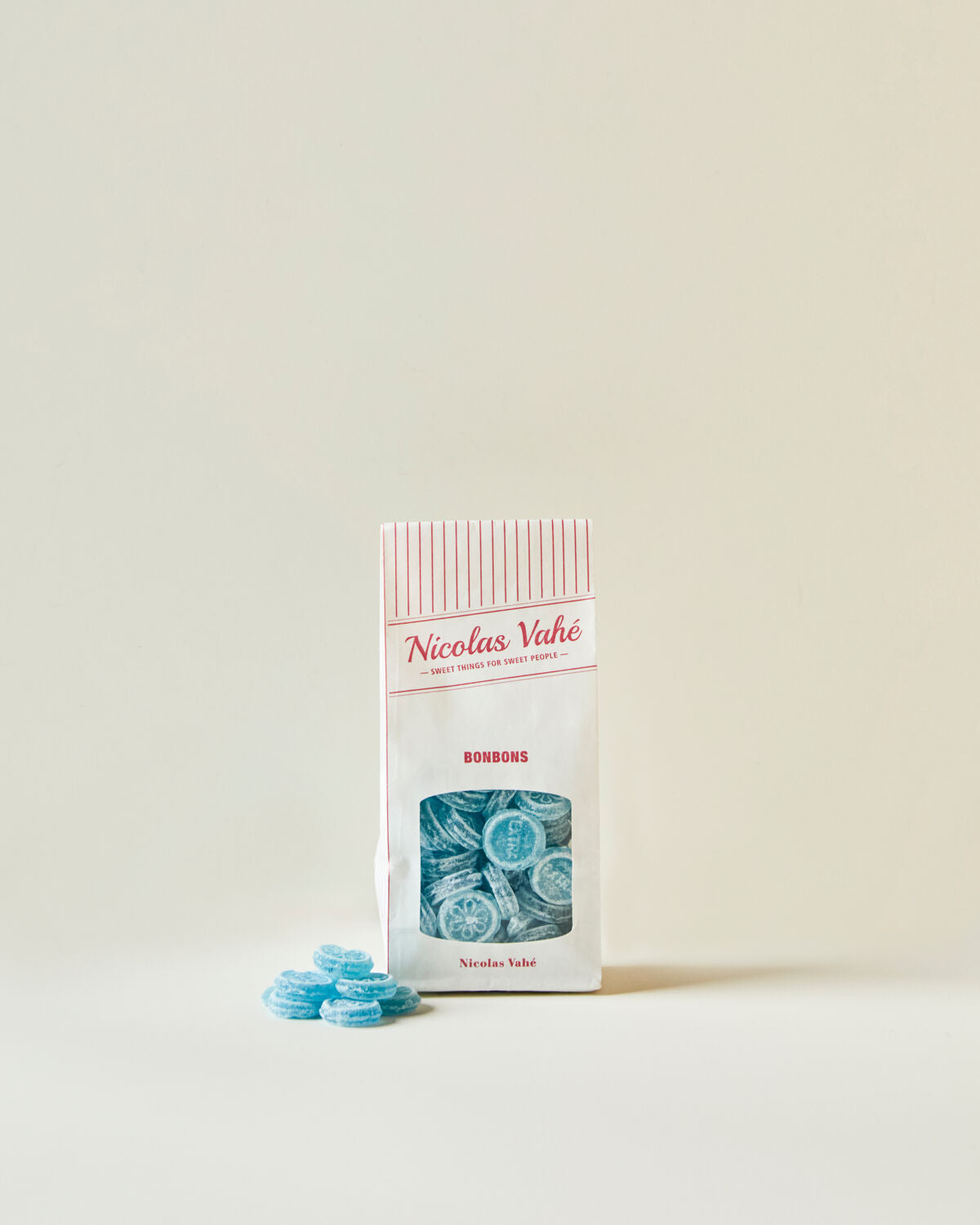 Frische Mintbonbons von Nicolas Vahé in einer eleganten Verpackung, ideal für einen erfrischenden Genuss. 150 g.