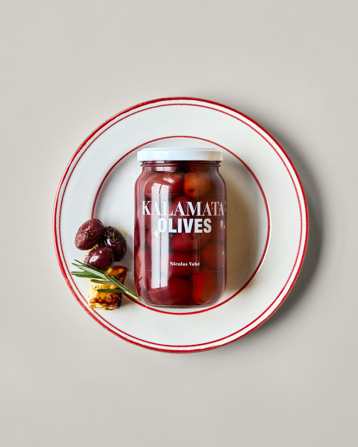Schale mit saftigen Kalamata-Oliven von Nicolas Vahé, 370 g, ideal für mediterrane Gerichte und Snacks.