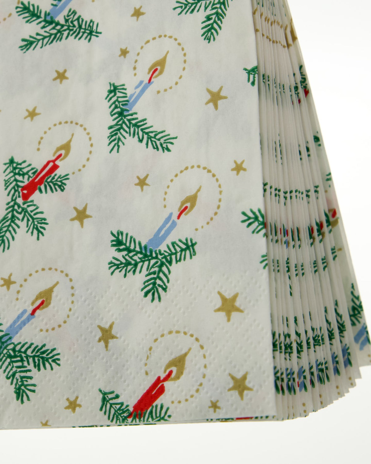 Weisse Papierservietten mit goldenen und grünen Weihnachtsmotiven, gefaltet, aus der Serie NVXmas von Nicolas Vahé.