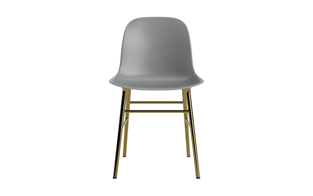 Form Stuhl in Grau präsentiert im Onlineshop von KAQTU Design AG. Stuhl ist von Normann Copenhagen