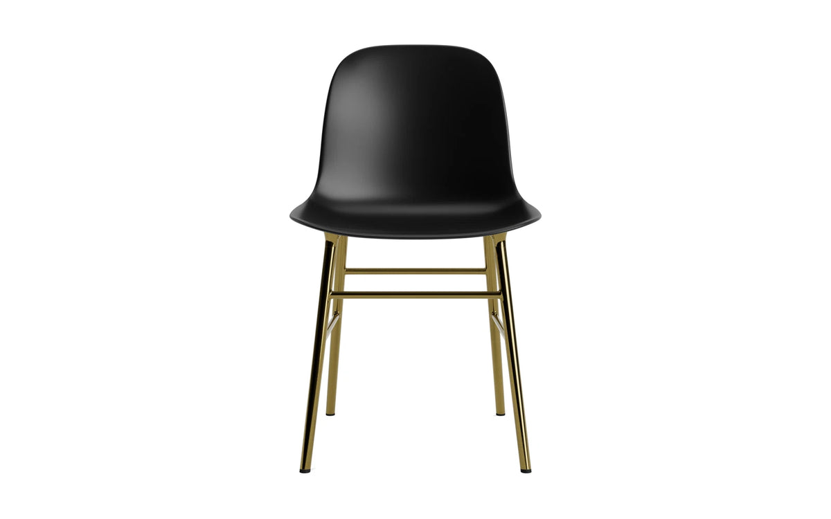 Form Stuhl in Schwarz präsentiert im Onlineshop von KAQTU Design AG. Stuhl ist von Normann Copenhagen