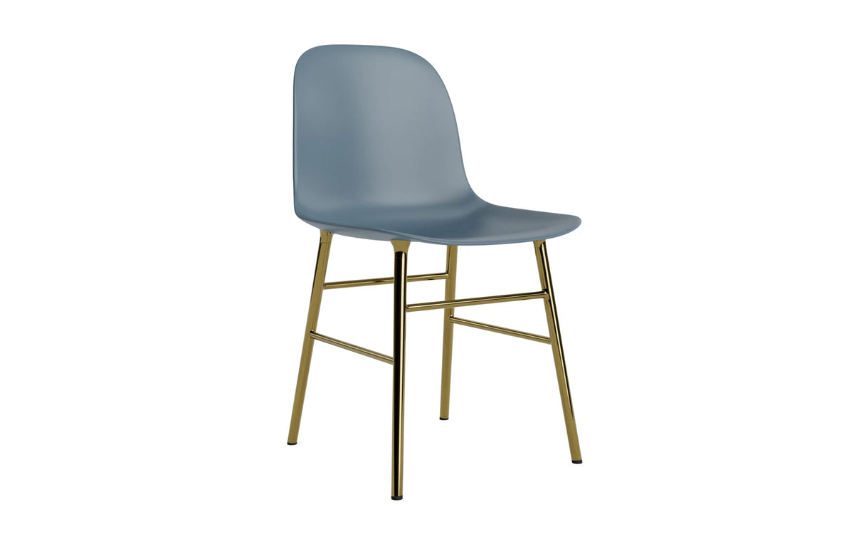 Form Stuhl in Blau präsentiert im Onlineshop von KAQTU Design AG. Stuhl ist von Normann Copenhagen