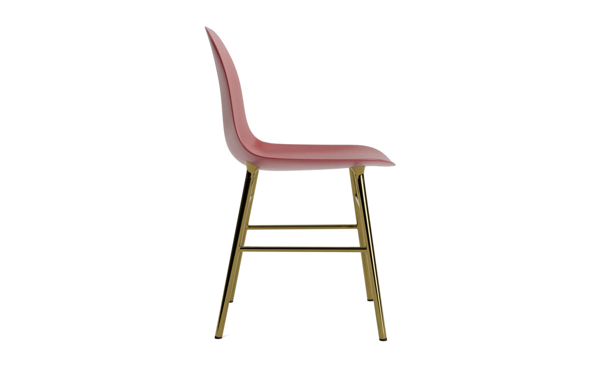 Form Stuhl in Rot präsentiert im Onlineshop von KAQTU Design AG. Stuhl ist von Normann Copenhagen