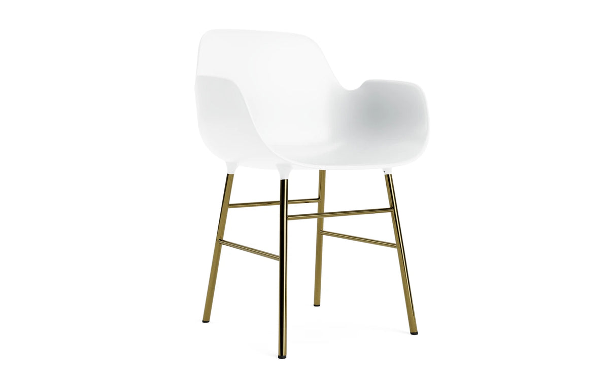 Form Armlehnstuhl in Weiss präsentiert im Onlineshop von KAQTU Design AG. Stuhl mit Armlehne ist von Normann Copenhagen