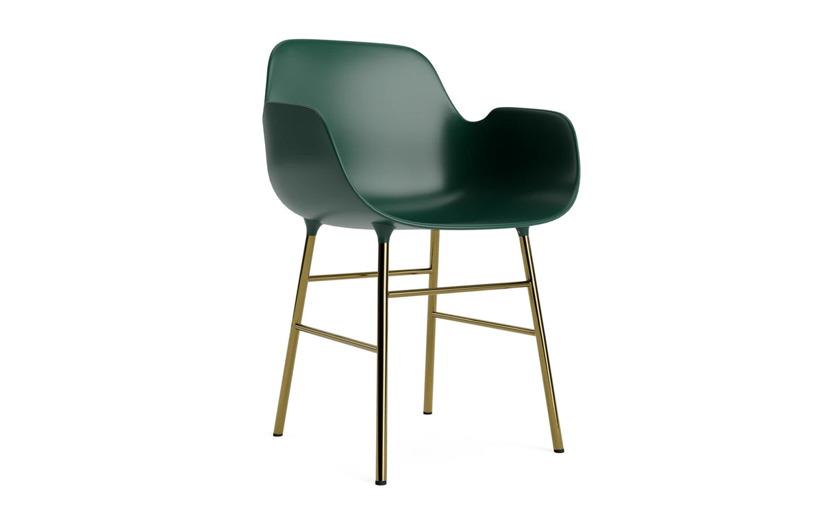 Form Armlehnstuhl in Grün präsentiert im Onlineshop von KAQTU Design AG. Stuhl mit Armlehne ist von Normann Copenhagen