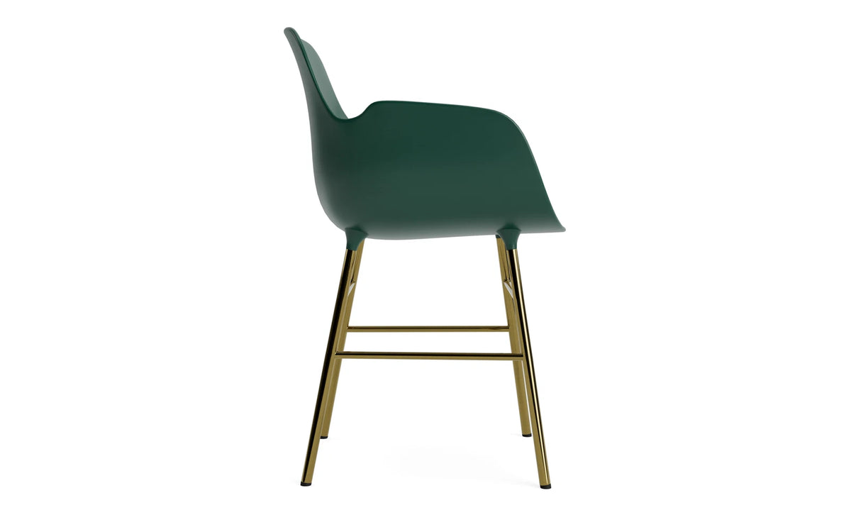 Form Armlehnstuhl in Grün präsentiert im Onlineshop von KAQTU Design AG. Stuhl mit Armlehne ist von Normann Copenhagen