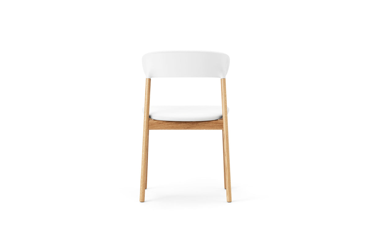 Herit Stuhl in präsentiert im Onlineshop von KAQTU Design AG. Stuhl ist von Normann Copenhagen