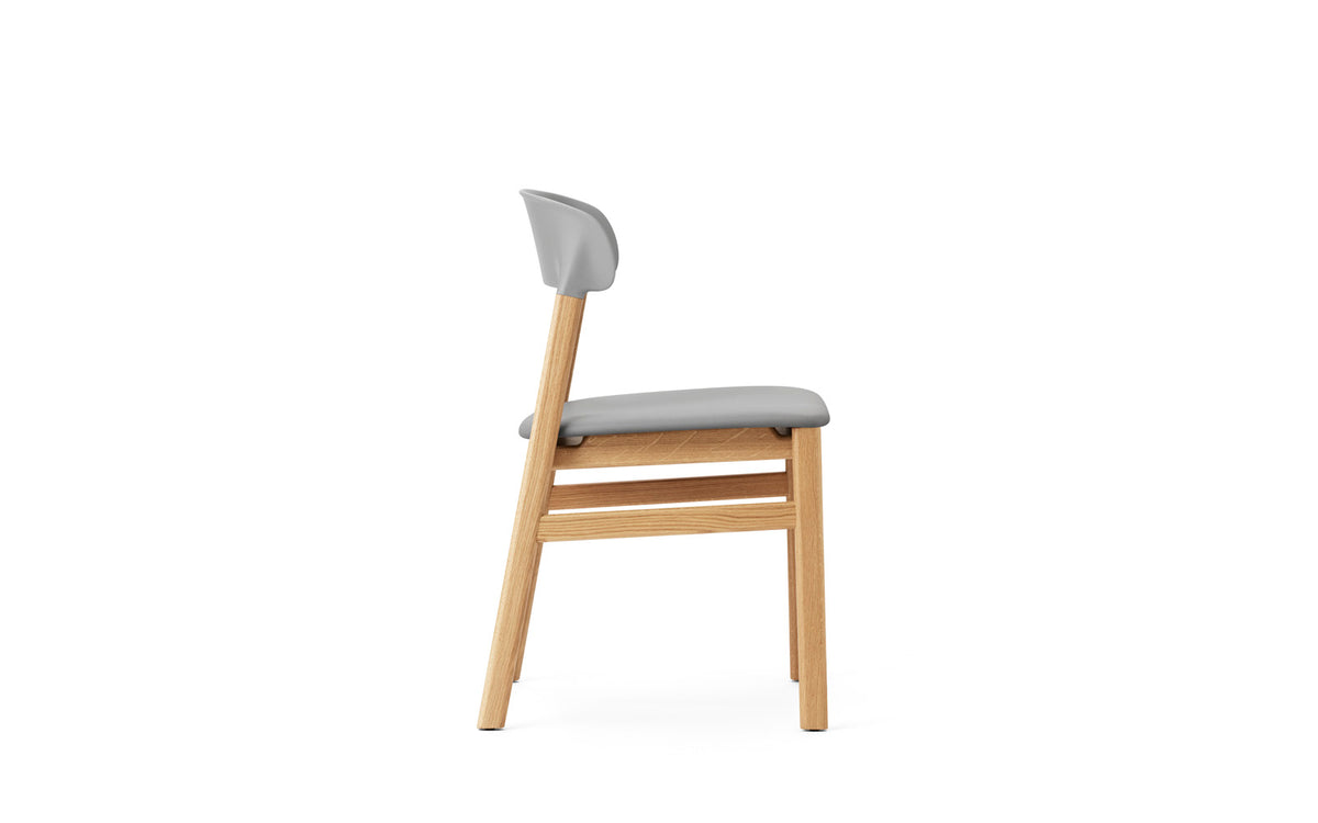 Herit Stuhl in präsentiert im Onlineshop von KAQTU Design AG. Stuhl ist von Normann Copenhagen