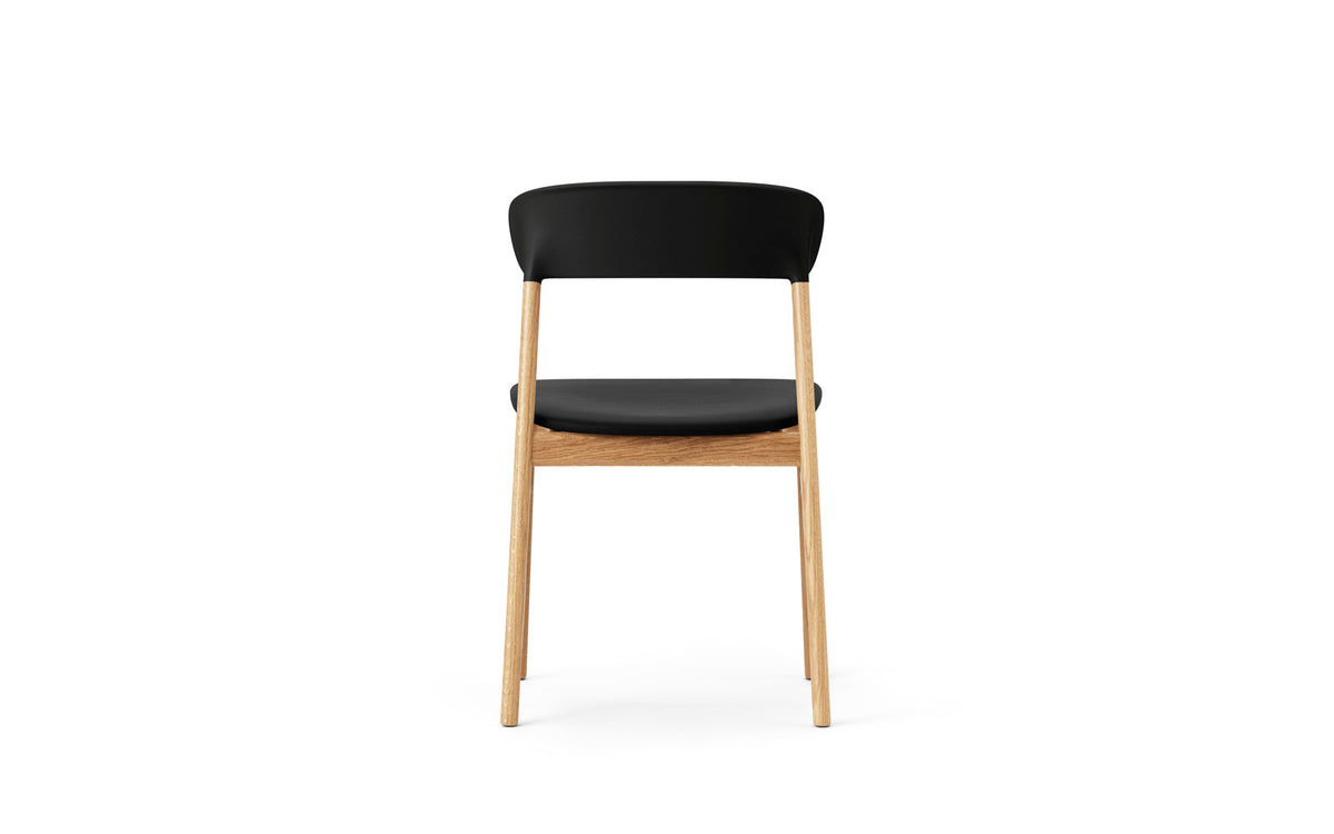 Herit Stuhl in präsentiert im Onlineshop von KAQTU Design AG. Stuhl ist von Normann Copenhagen