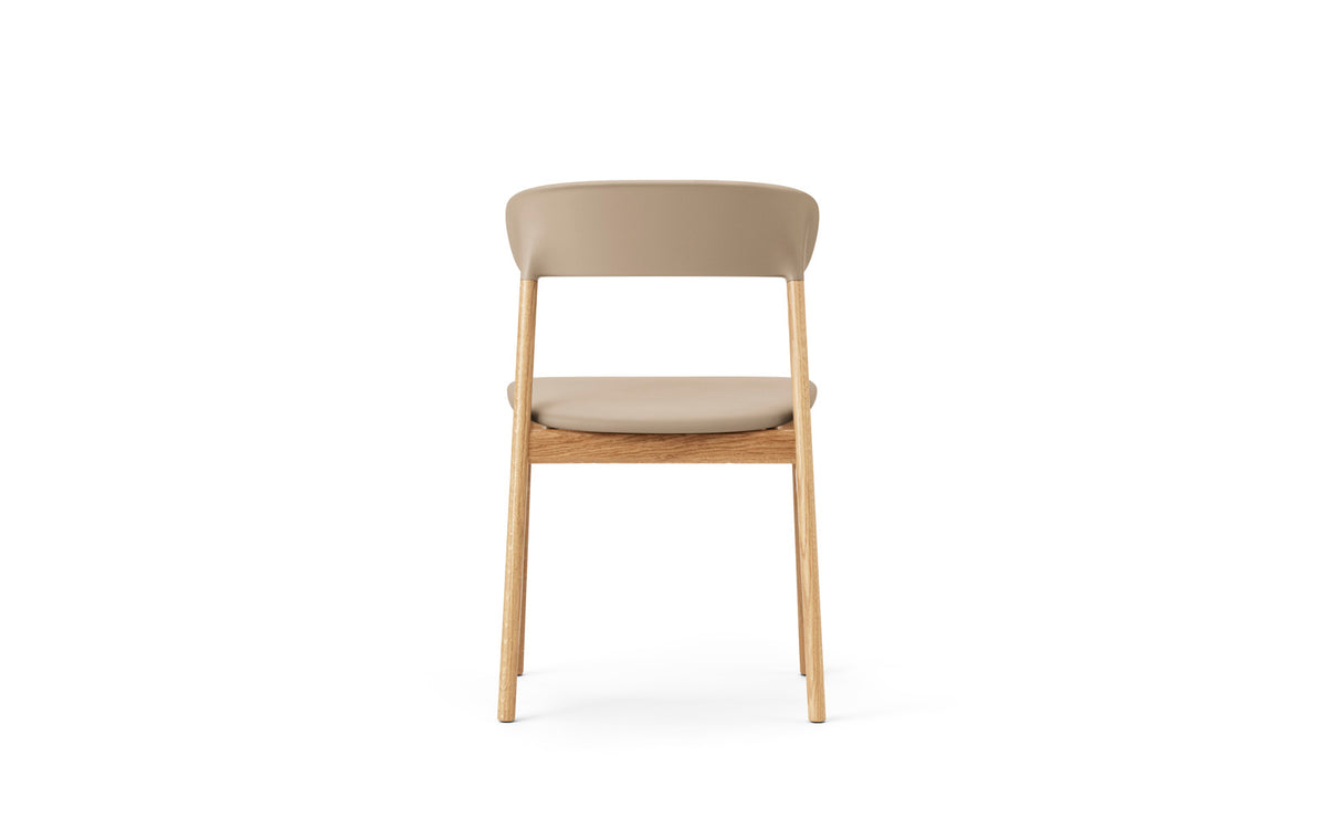 Herit Stuhl in präsentiert im Onlineshop von KAQTU Design AG. Stuhl ist von Normann Copenhagen