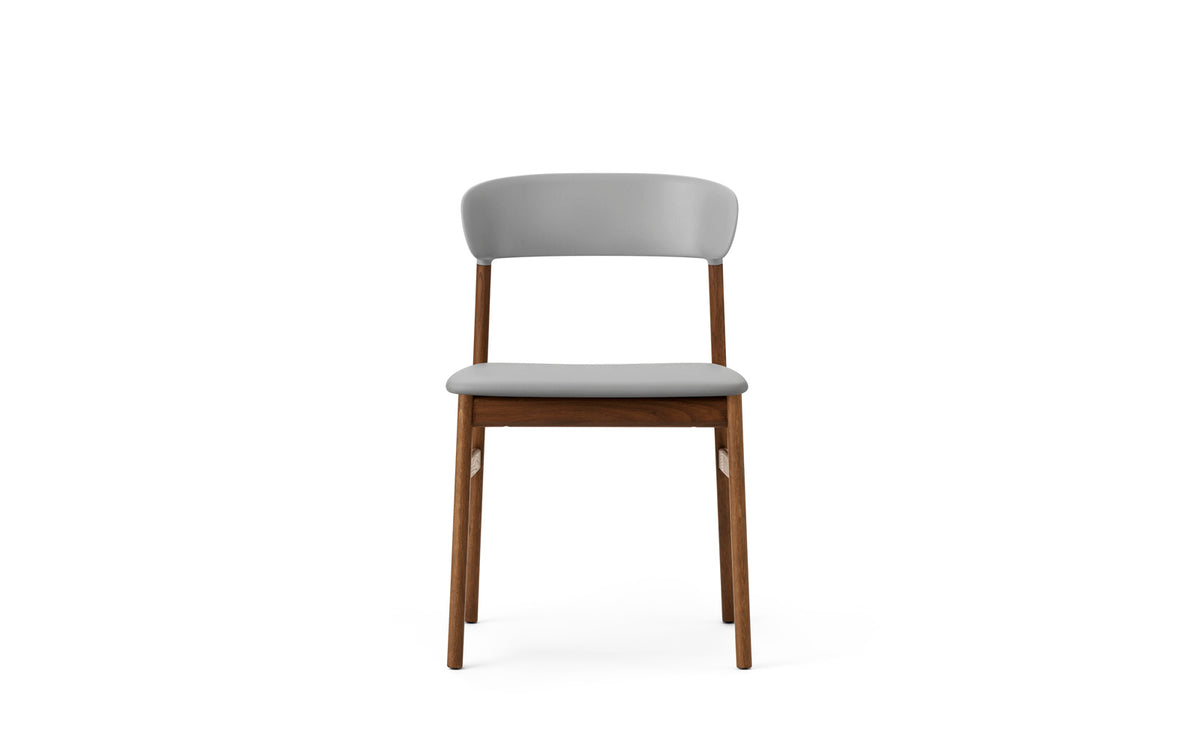 Herit Stuhl in präsentiert im Onlineshop von KAQTU Design AG. Stuhl ist von Normann Copenhagen