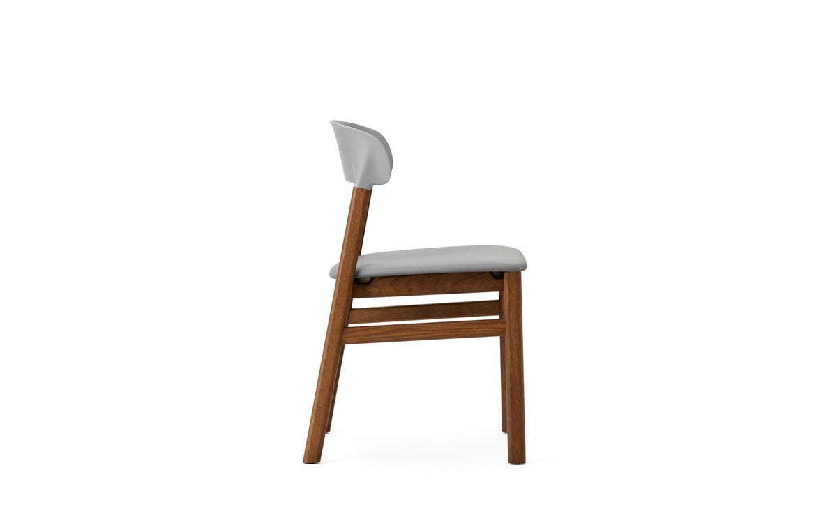 Herit Stuhl in präsentiert im Onlineshop von KAQTU Design AG. Stuhl ist von Normann Copenhagen