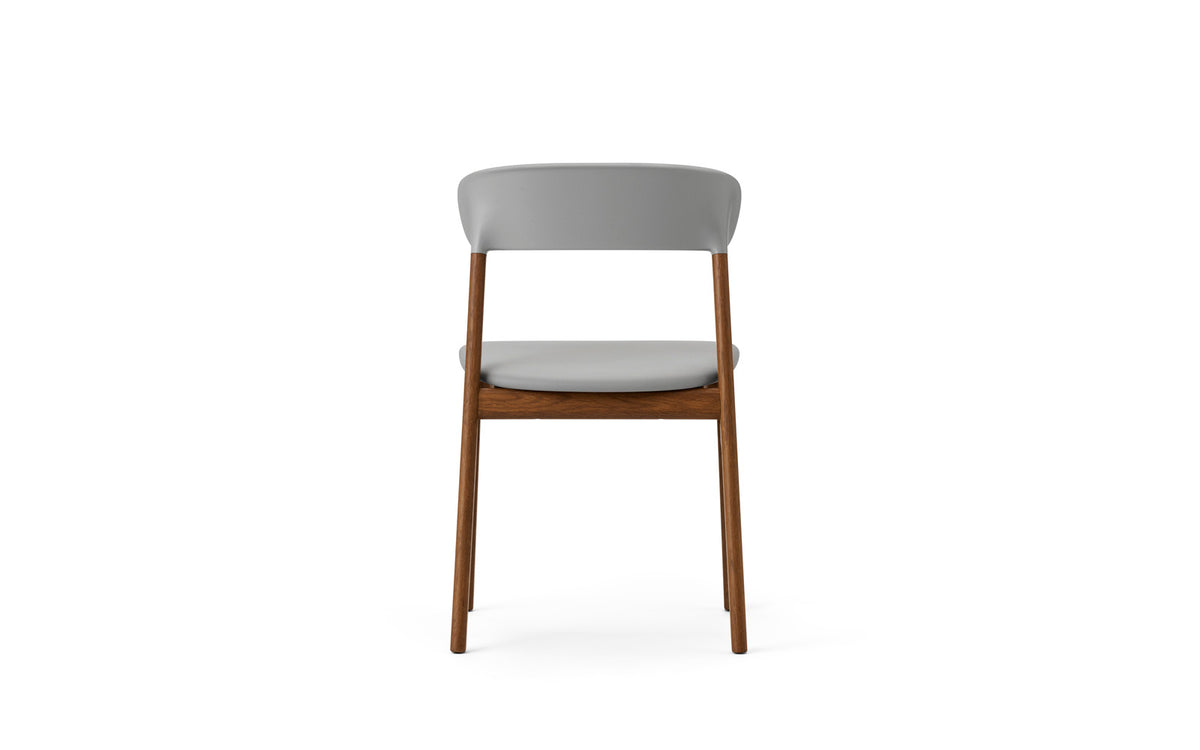 Herit Stuhl in präsentiert im Onlineshop von KAQTU Design AG. Stuhl ist von Normann Copenhagen