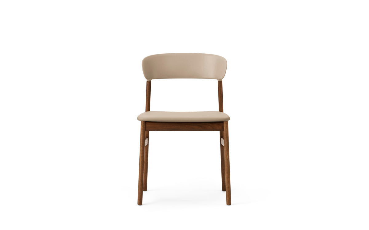 Herit Stuhl in präsentiert im Onlineshop von KAQTU Design AG. Stuhl ist von Normann Copenhagen