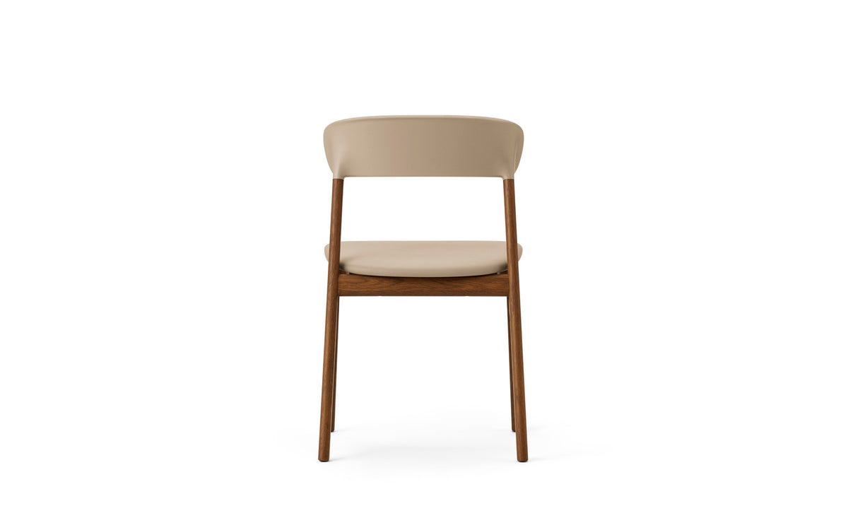 Herit Stuhl in präsentiert im Onlineshop von KAQTU Design AG. Stuhl ist von Normann Copenhagen