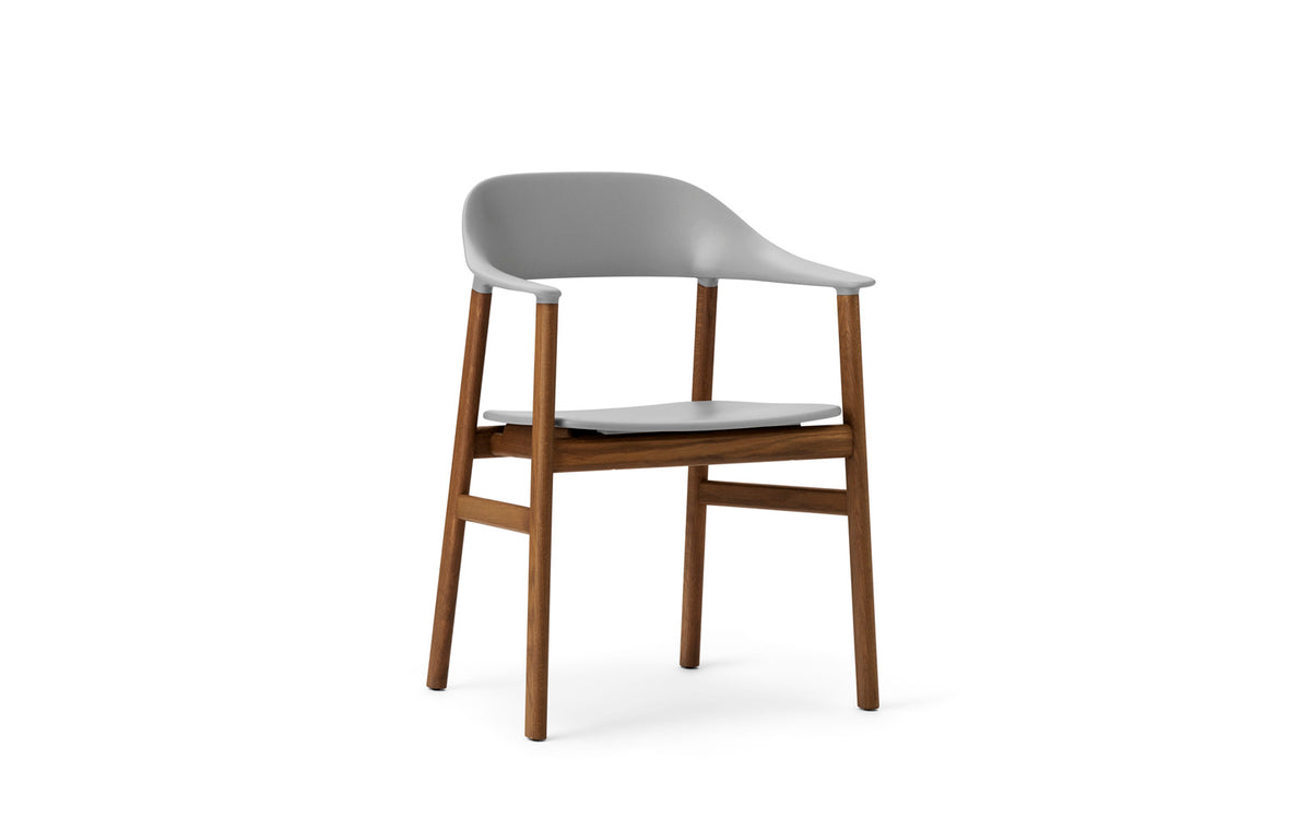 Herit Armlehnstuhl in Grau präsentiert im Onlineshop von KAQTU Design AG. Stuhl mit Armlehne ist von Normann Copenhagen