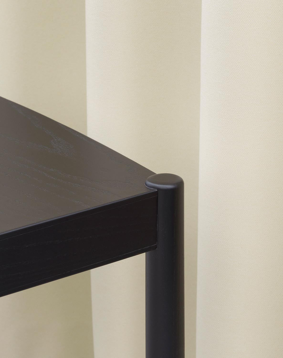 Timb Stuhl in Schwarz präsentiert im Onlineshop von KAQTU Design AG. Stuhl ist von Normann Copenhagen