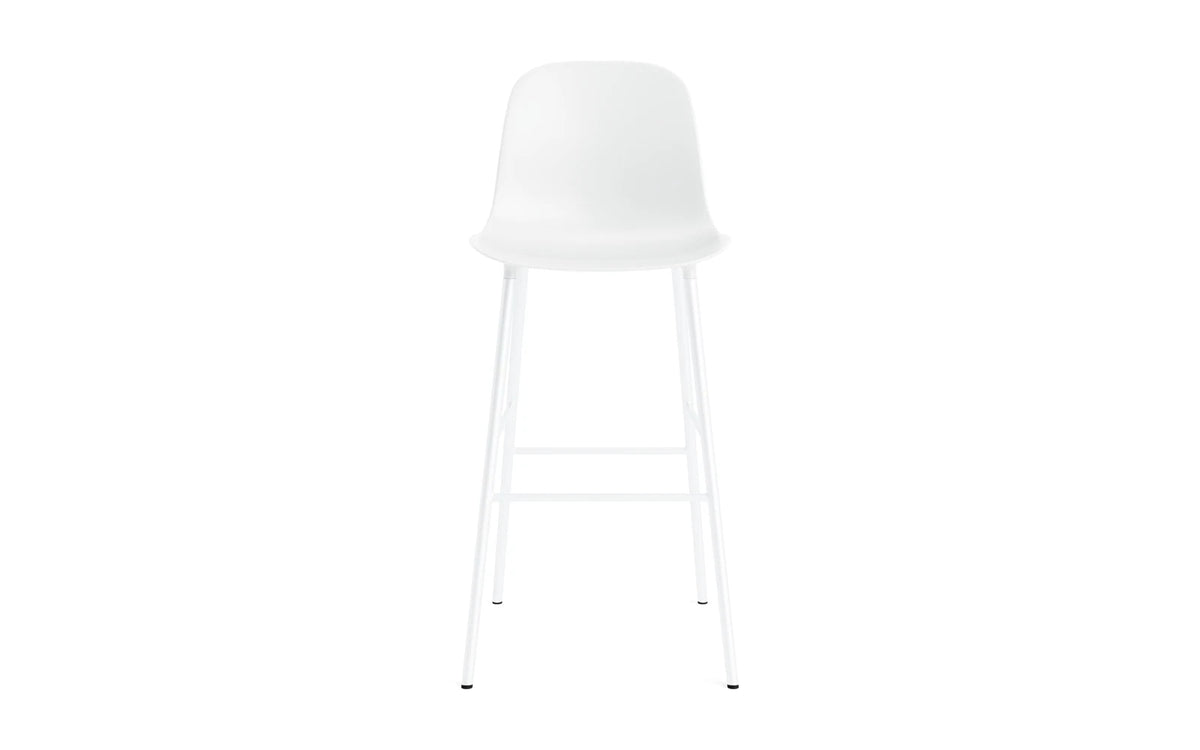 Form Barstuhl in Weiss präsentiert im Onlineshop von KAQTU Design AG. Barstuhl ist von Normann Copenhagen