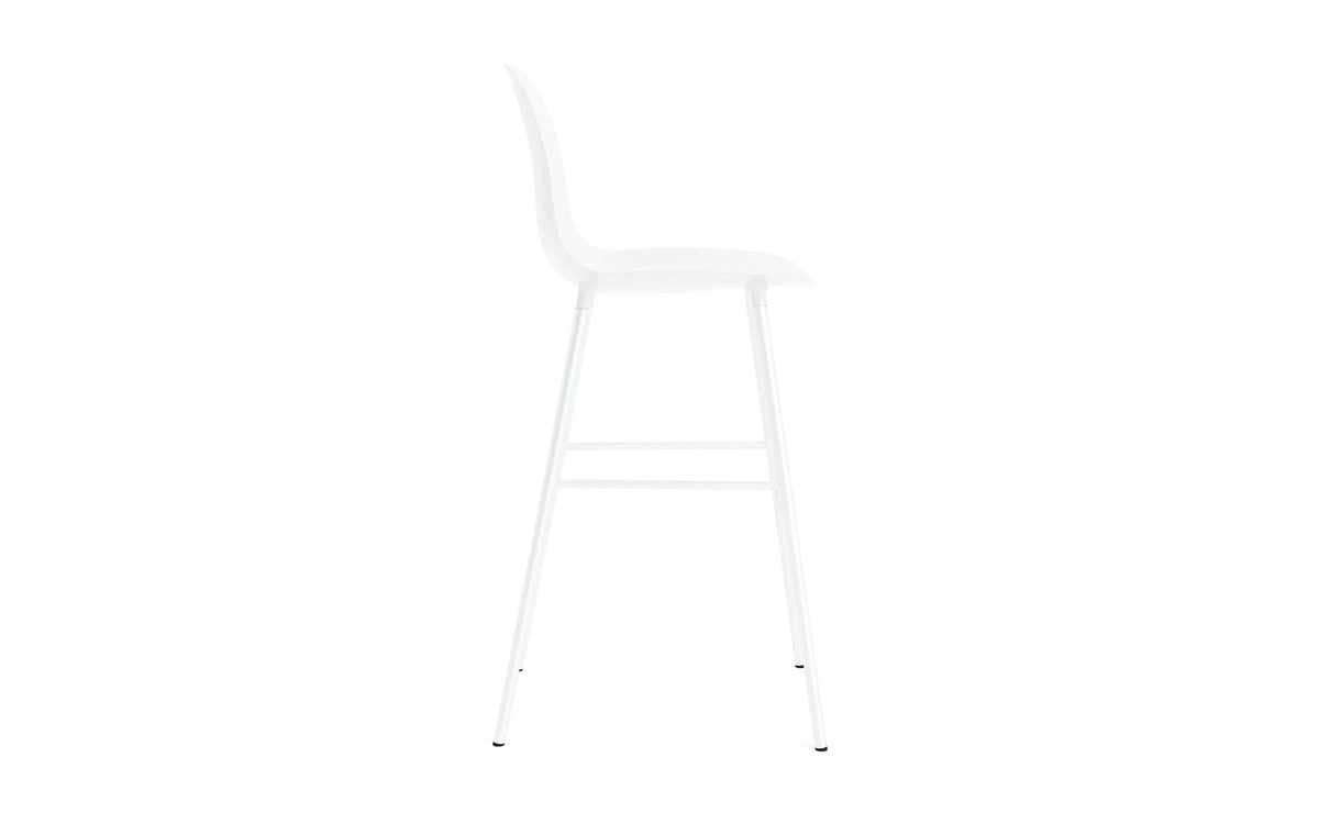 Form Barstuhl in Weiss präsentiert im Onlineshop von KAQTU Design AG. Barstuhl ist von Normann Copenhagen